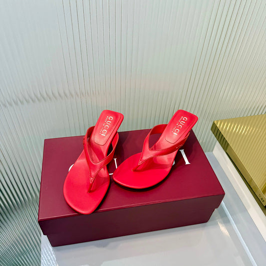 GG Vittoria Thong Sandals Red Leather 714885