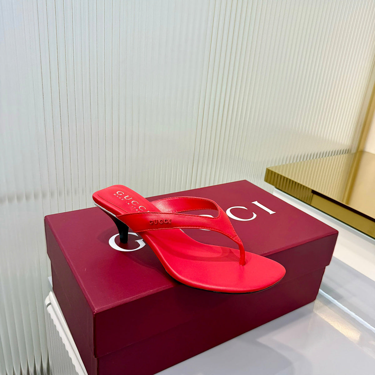 GG Vittoria Thong Sandals Red Leather 714885