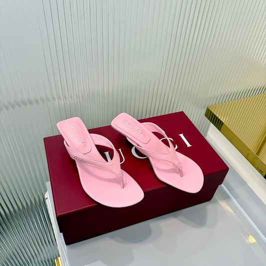 GG Vittoria Thong Sandals Light Pink Leather 714888