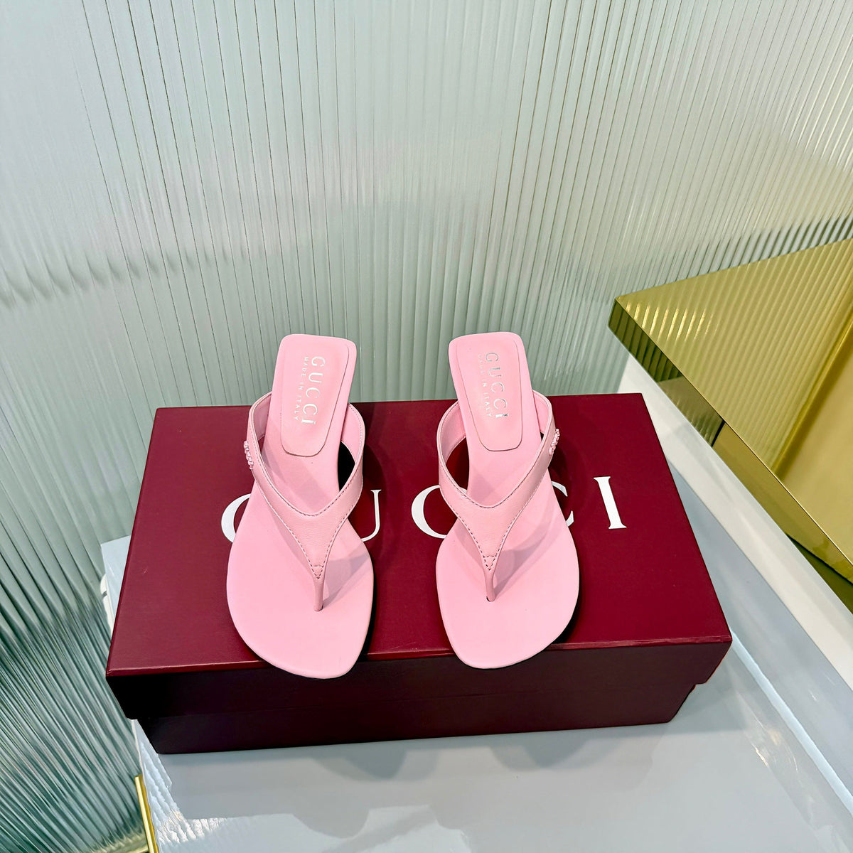 GG Vittoria Thong Sandals Light Pink Leather 714888