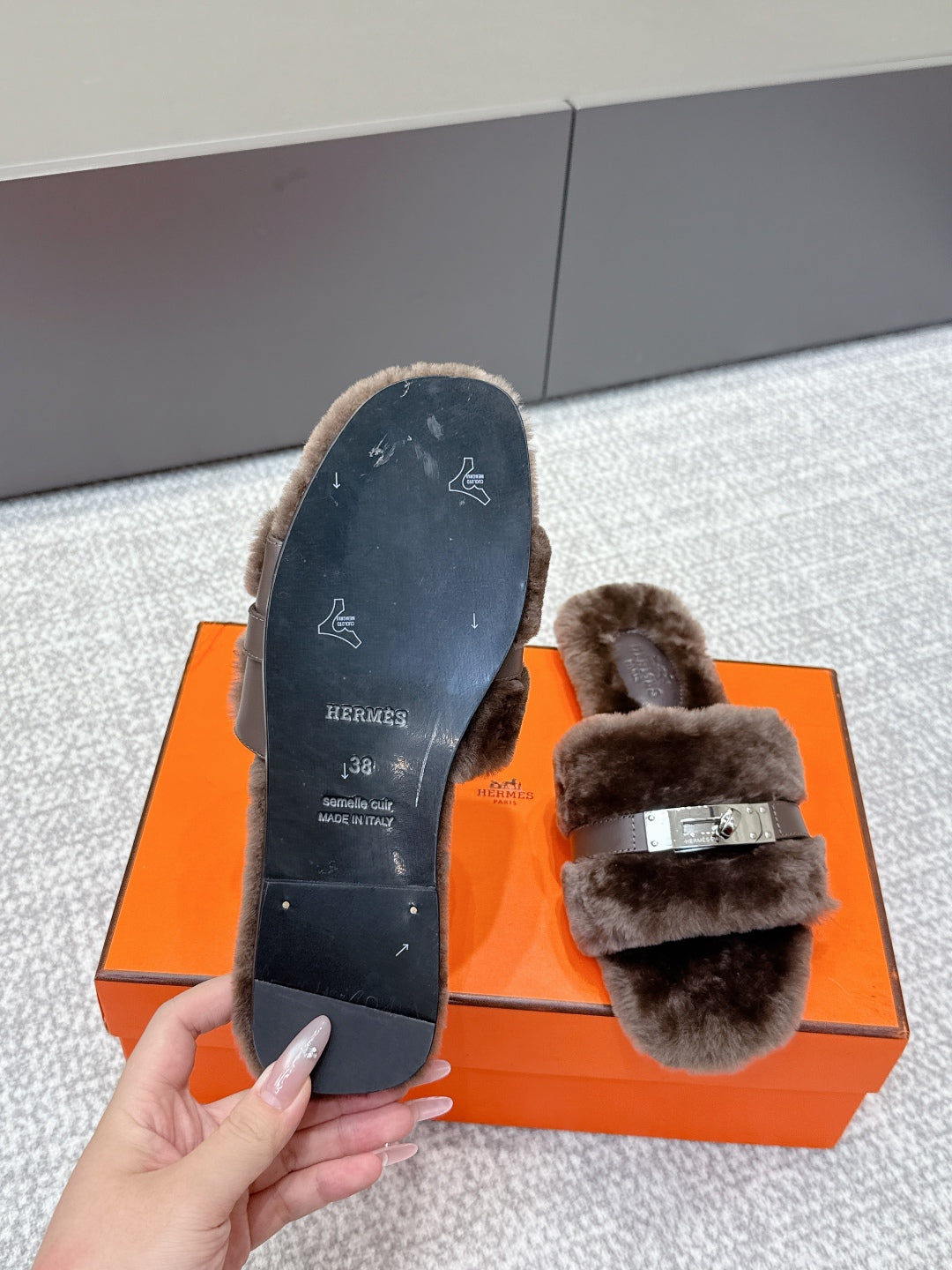 HM 25s Slipper with Buckle Dark Brown Fur462199