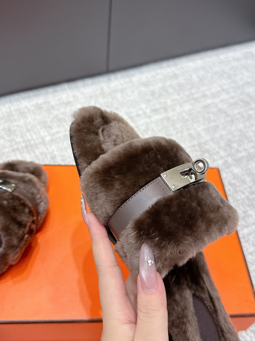 HM 25s Slipper with Buckle Dark Brown Fur462199