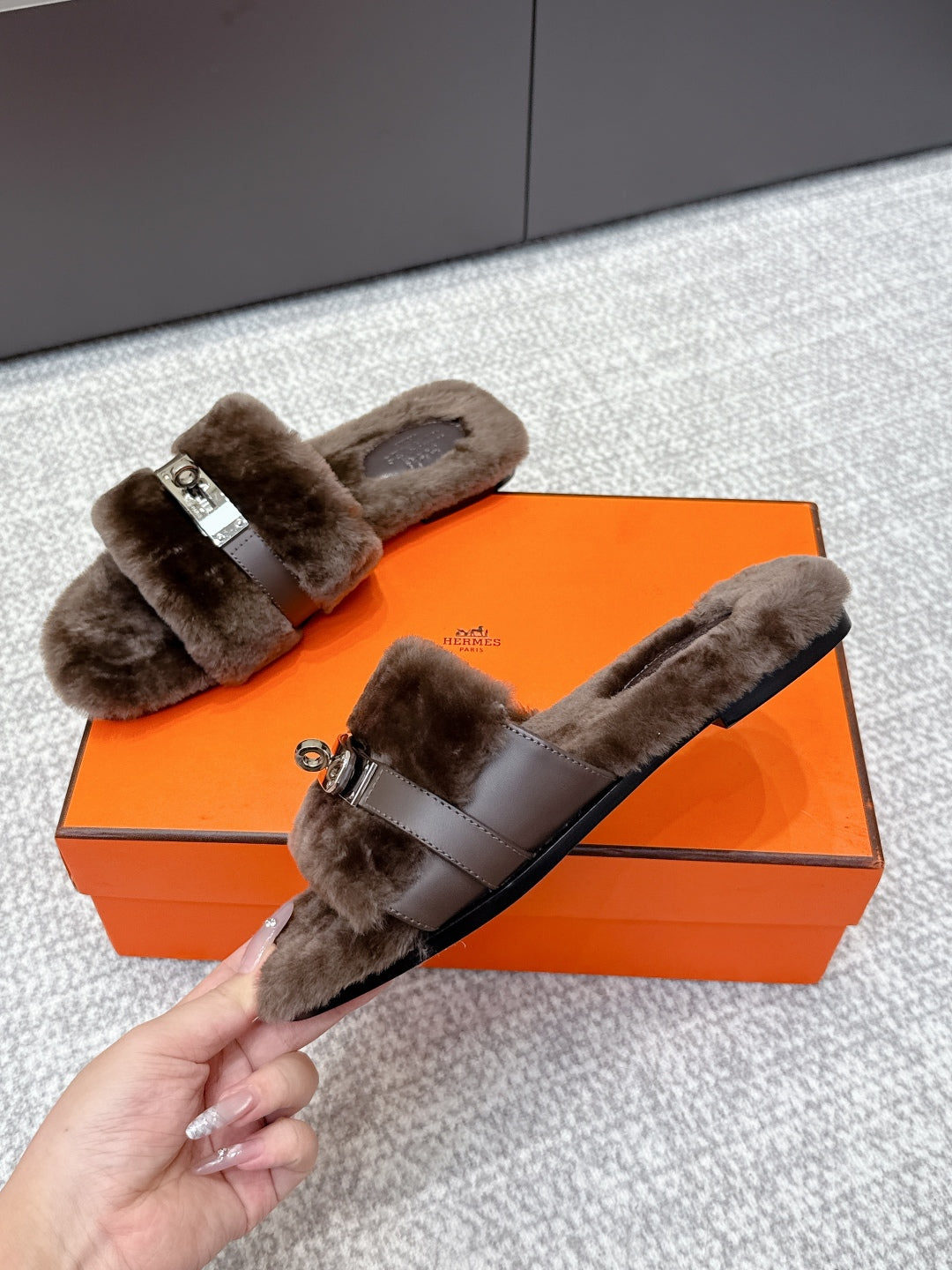 HM 25s Slipper with Buckle Dark Brown Fur462199
