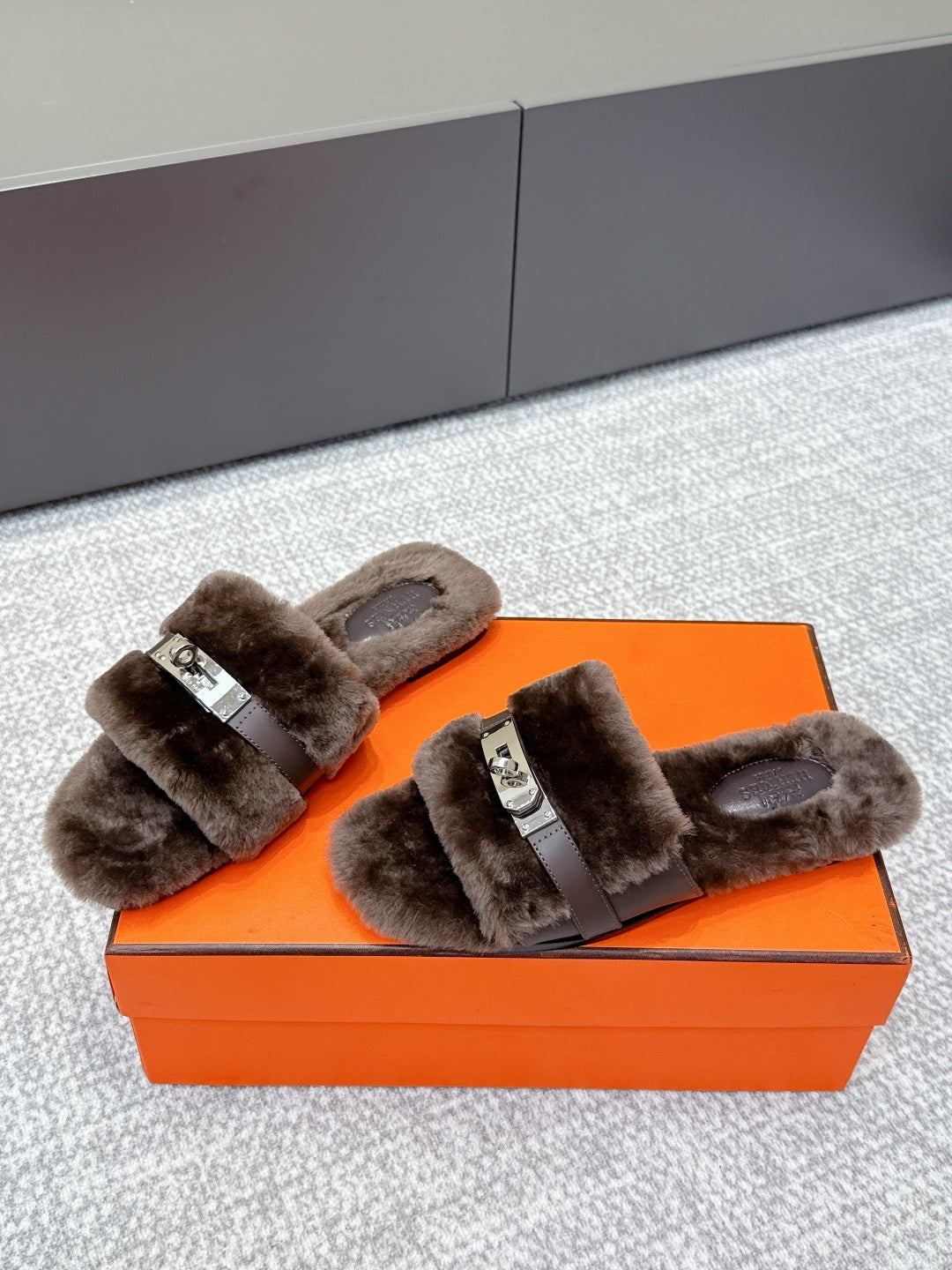HM 25s Slipper with Buckle Dark Brown Fur462199