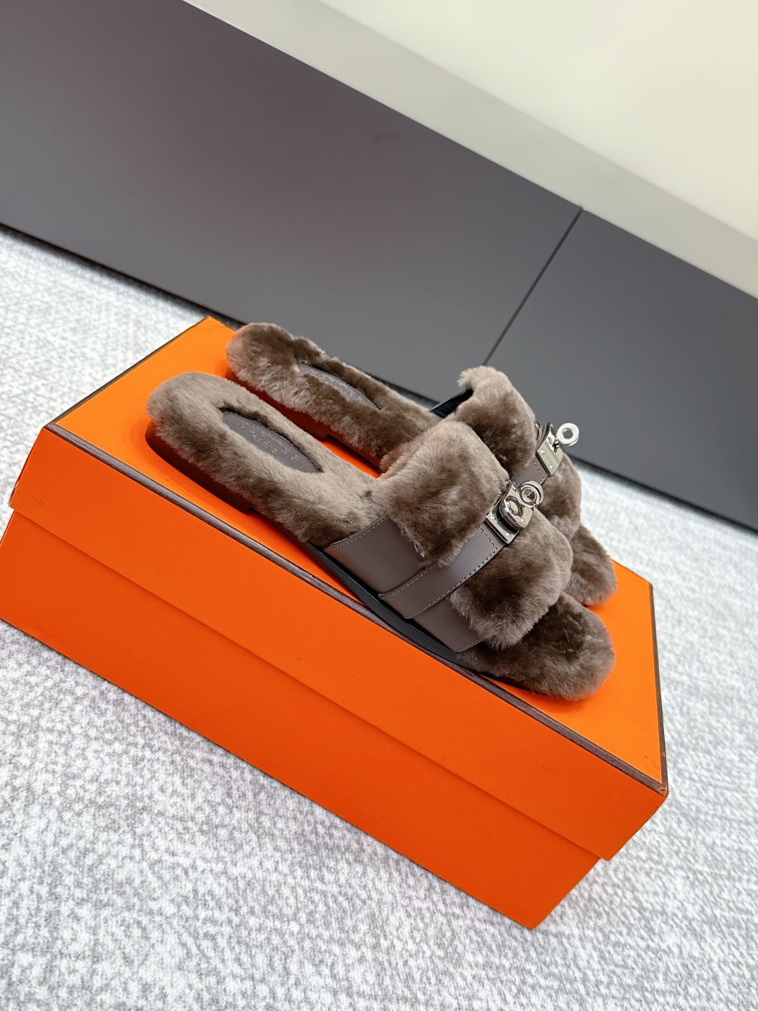 HM 25s Slipper with Buckle Dark Brown Fur462199