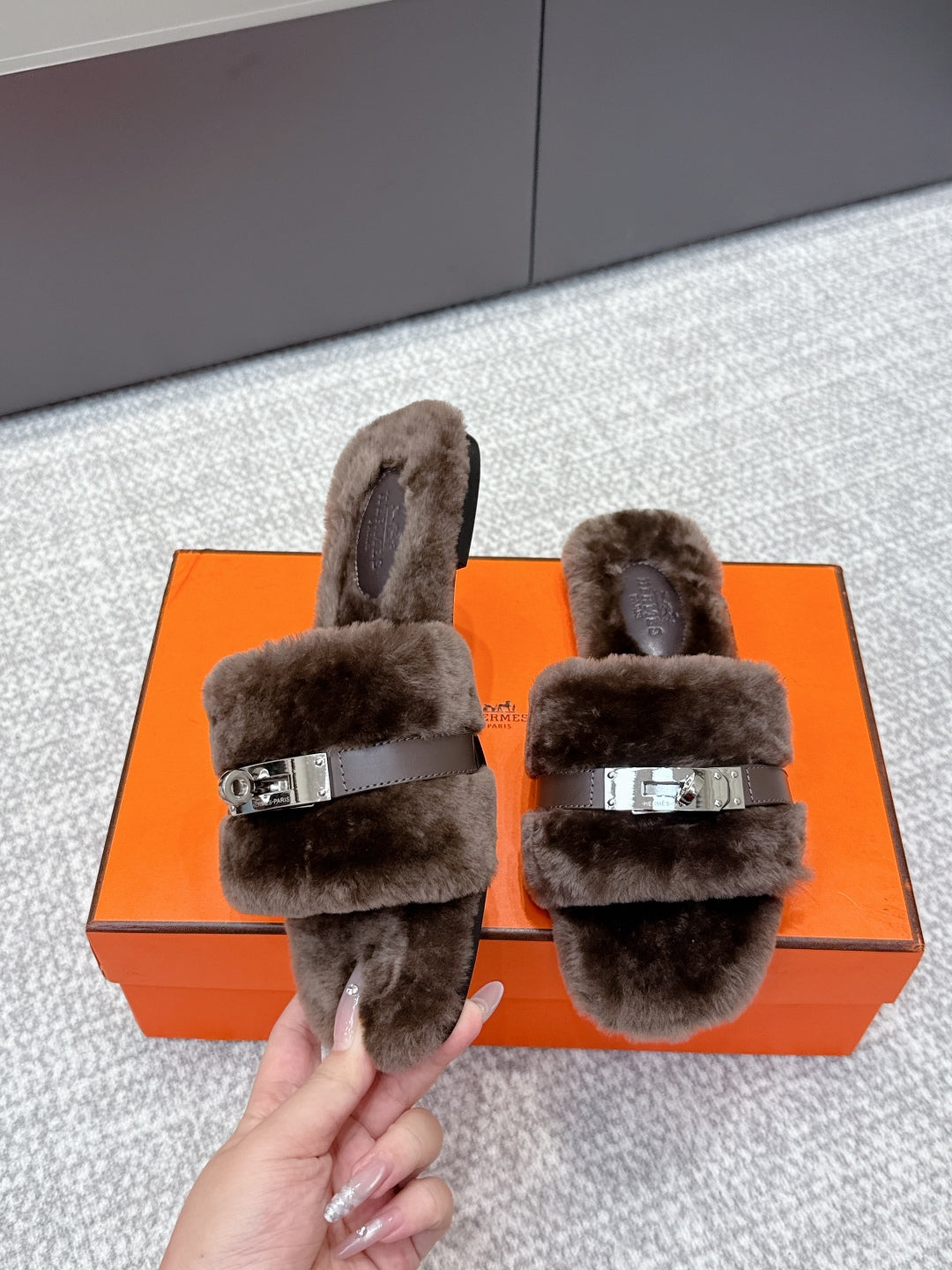 HM 25s Slipper with Buckle Dark Brown Fur462199