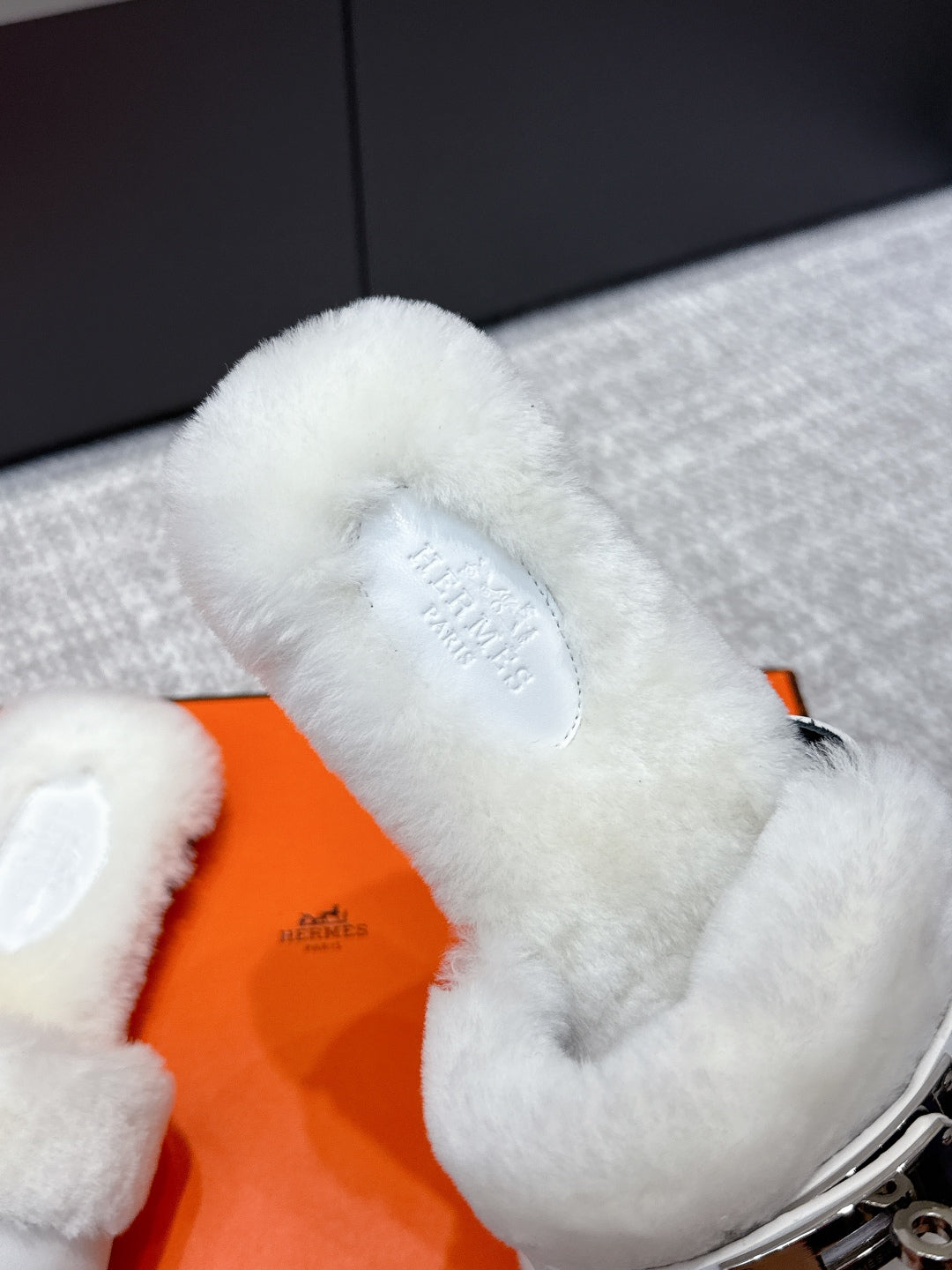 HM 25s Slipper with Buckle White Fur 462202