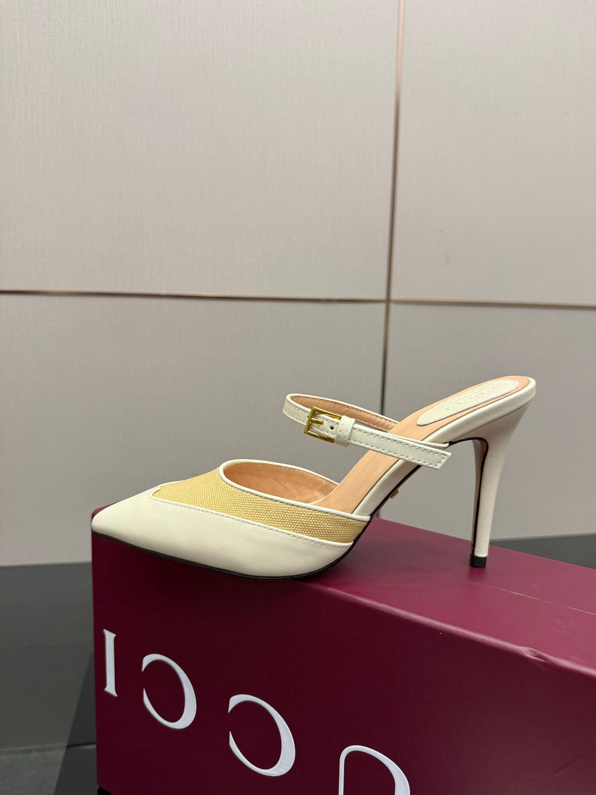 GG Pointed-Toe Mules 9.5cm Ivory Cowhide 725299