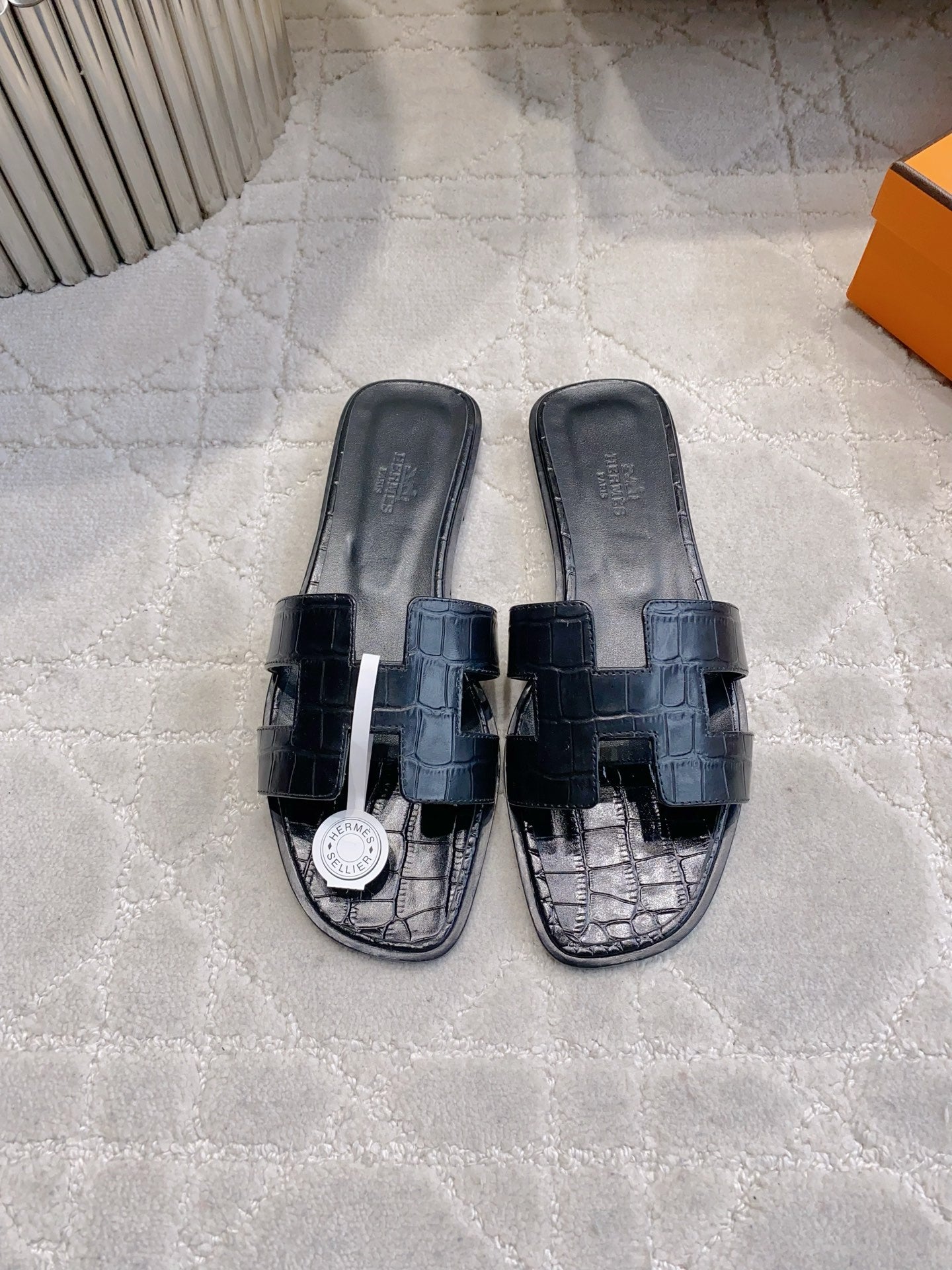 HM 26s Oran Sandal Black Alligator Embossed Leather 724327