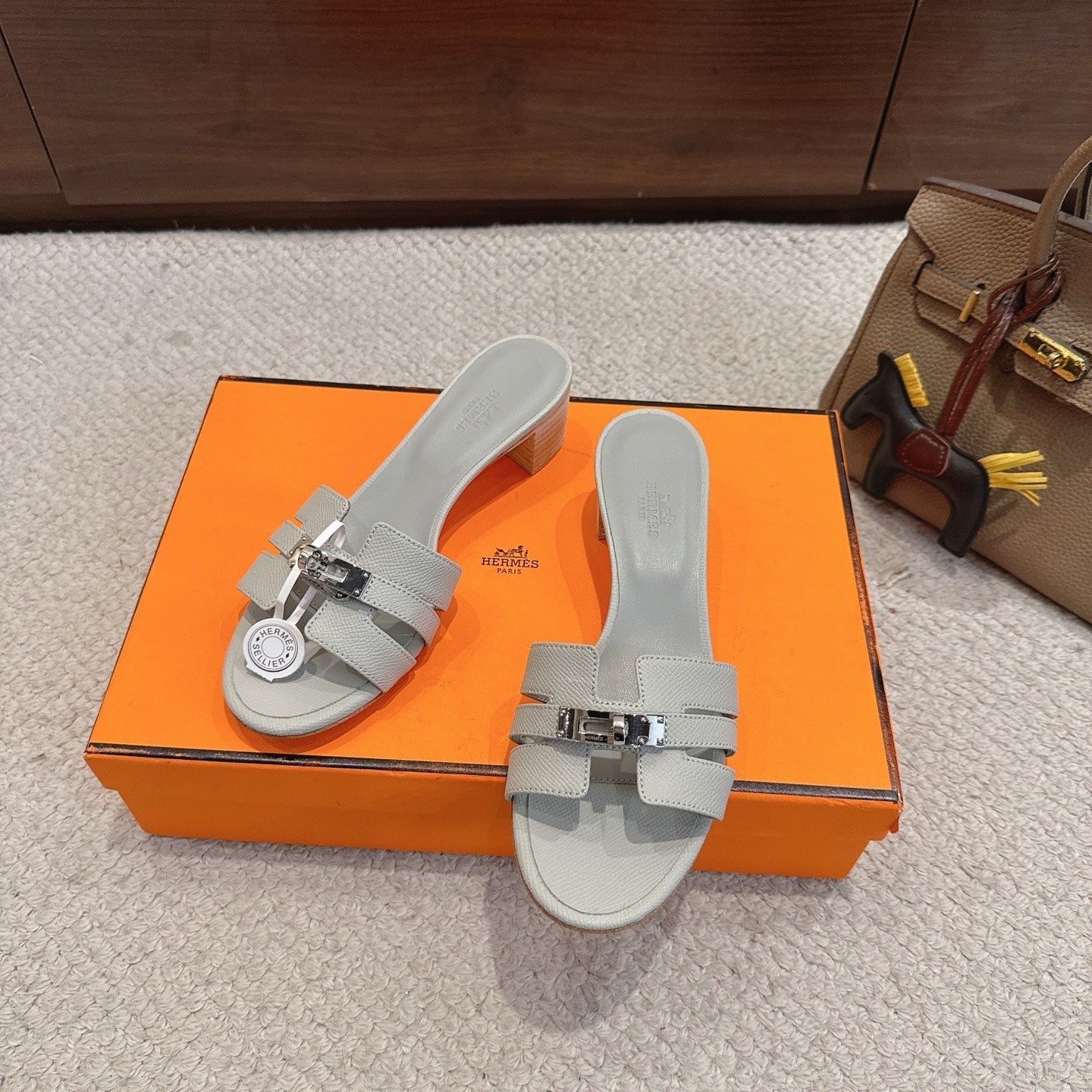 HM Kelly Buckle Sandals 5cm Grey Leather 804991