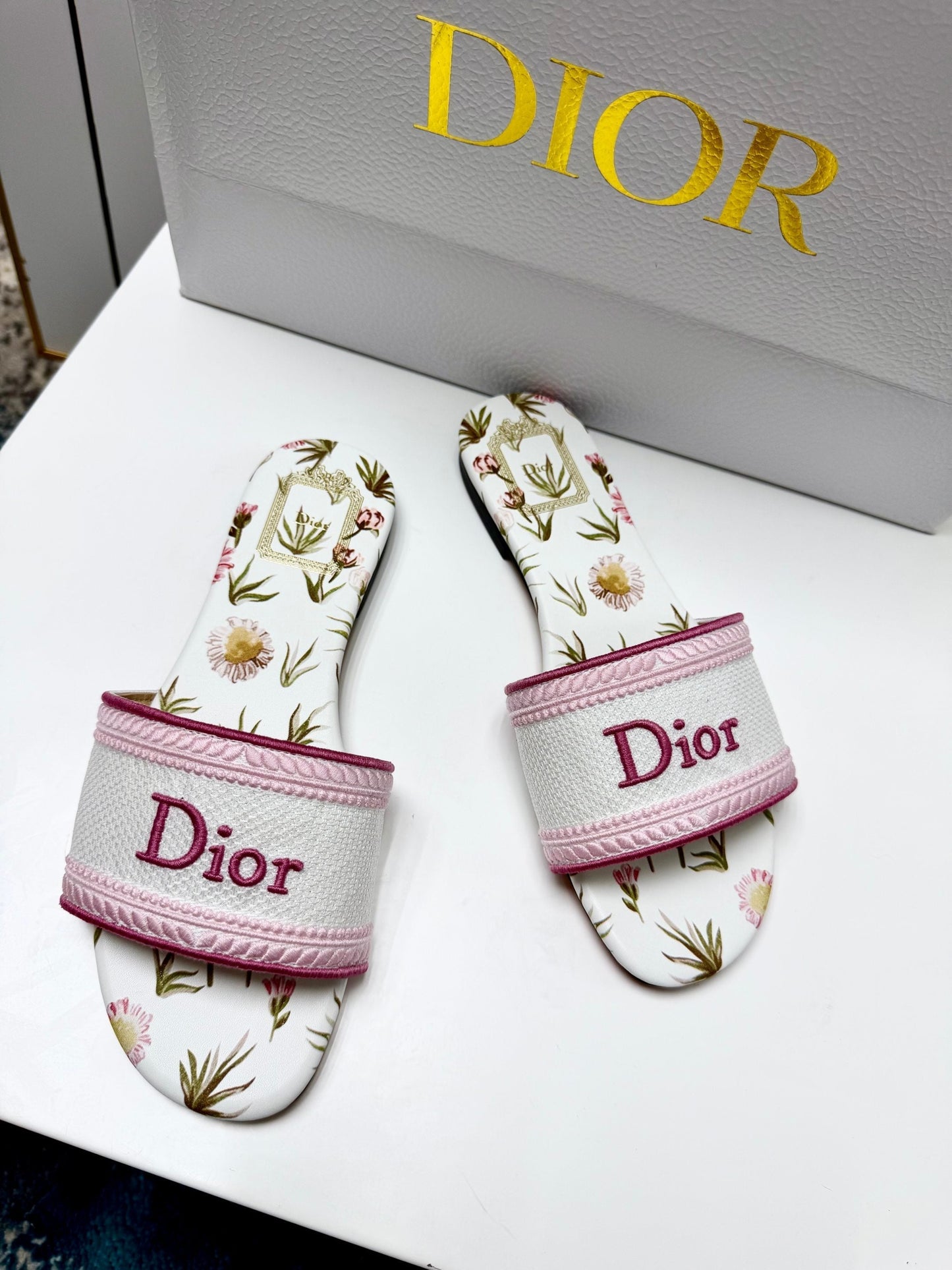 CD 26s Floral Embroidered Sandals White Pink Canvas 683033