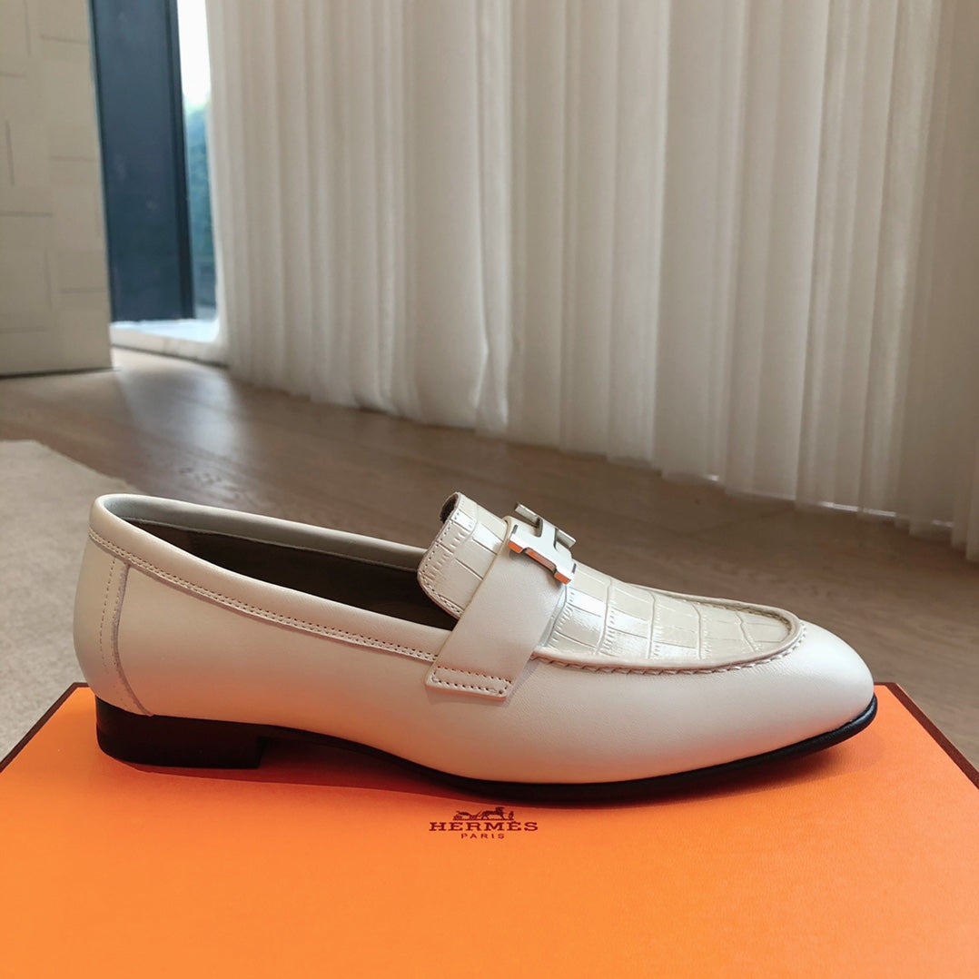 Paris Loafer Crocodile Pattern White Calfskin With Silver Signature Buckle 734376