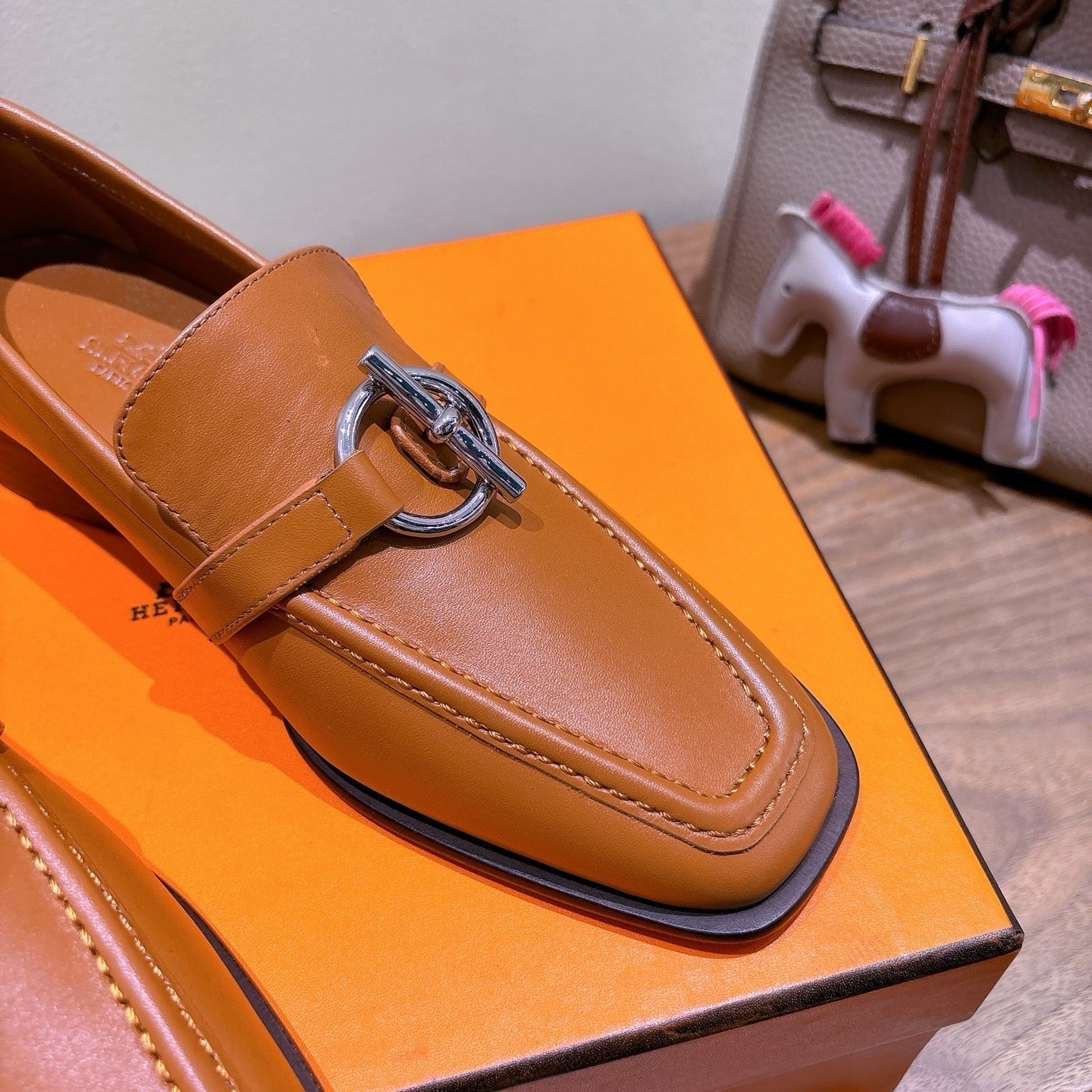 HM Impact Loafers Caramel Cowhide Sliver Hardware 526180