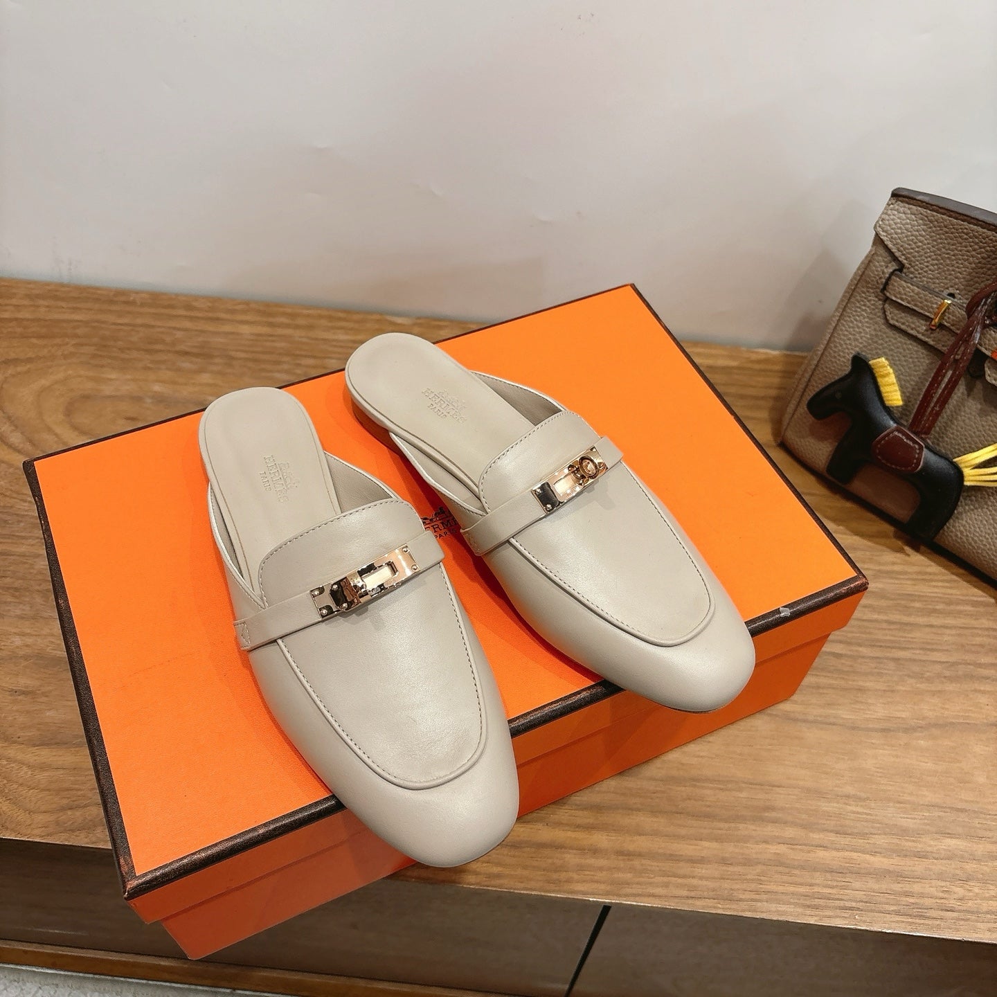 HM 26s Kelly Mule In Beige Calfskin Gold Hardware