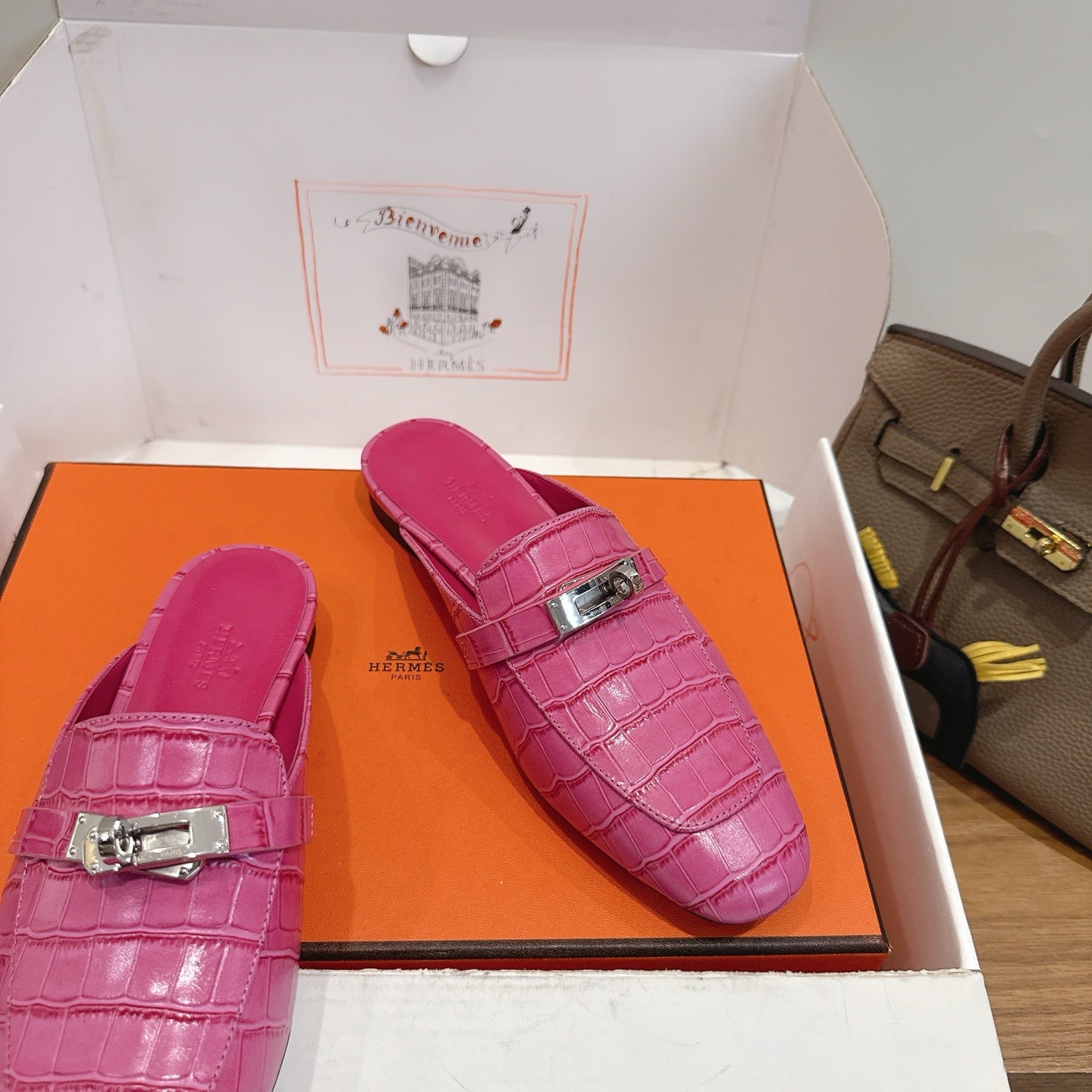 HM 2026 Oz Mule Hot Pink Alligator Leather 849272