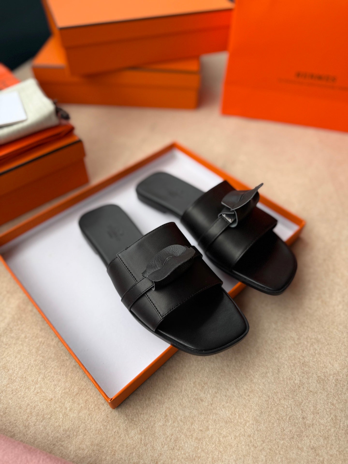 HM 0ran Sandals In Black Calfskin