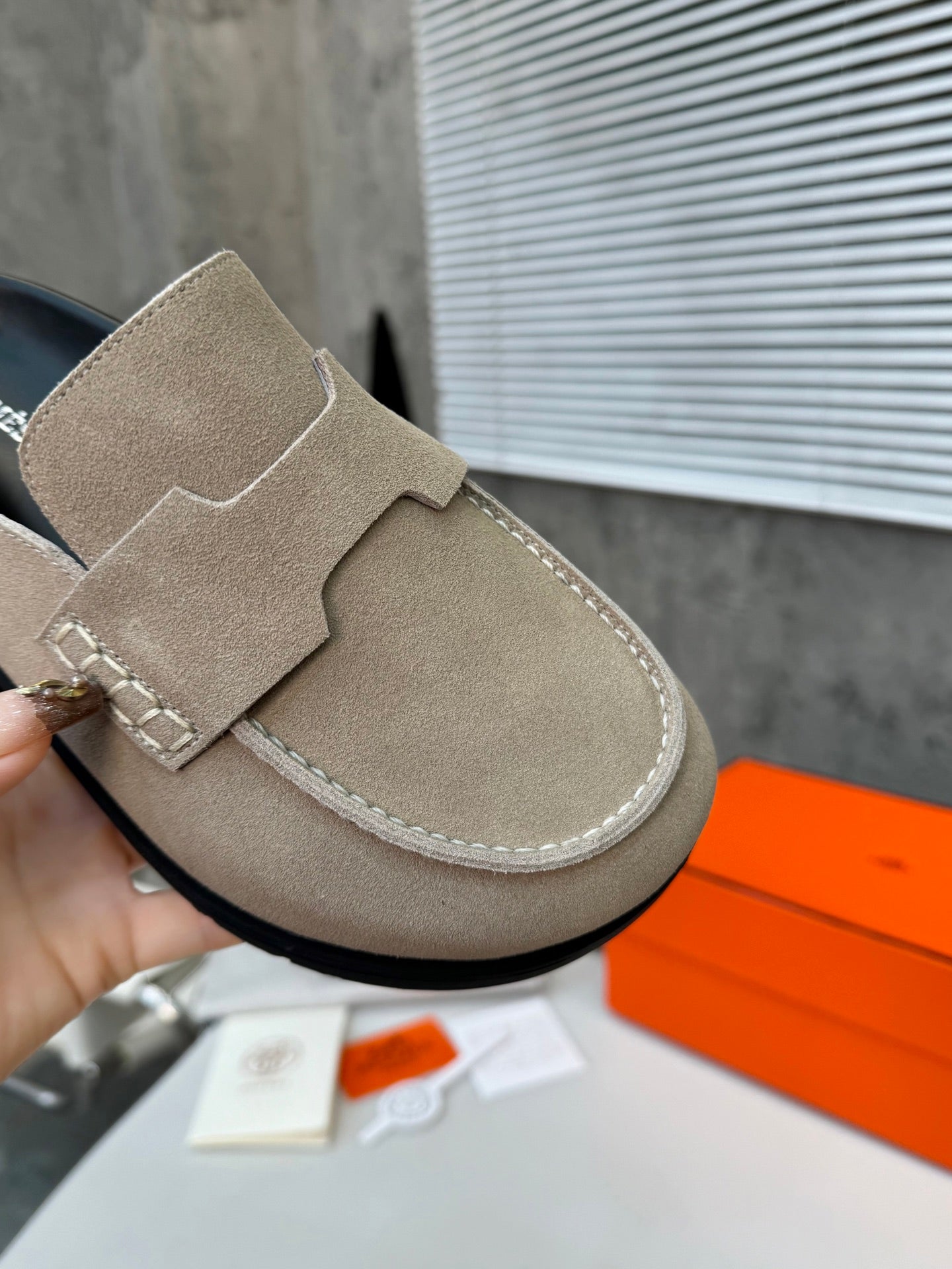 HM 26H Go Mule Taupe Suede 799301
