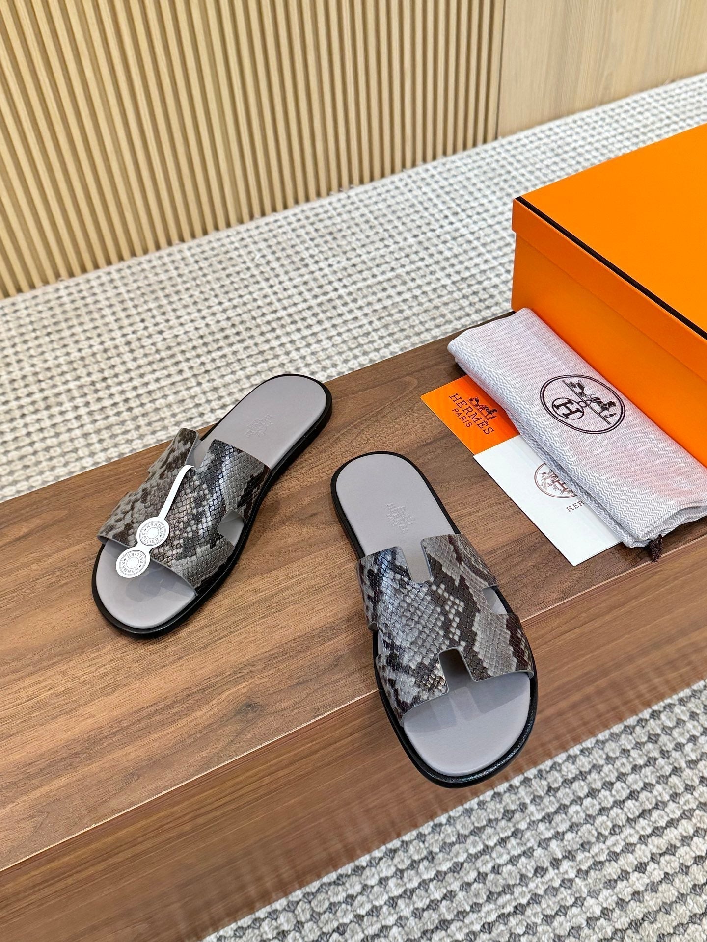 HM Izmir Sandal Gray Rose Leather 294343