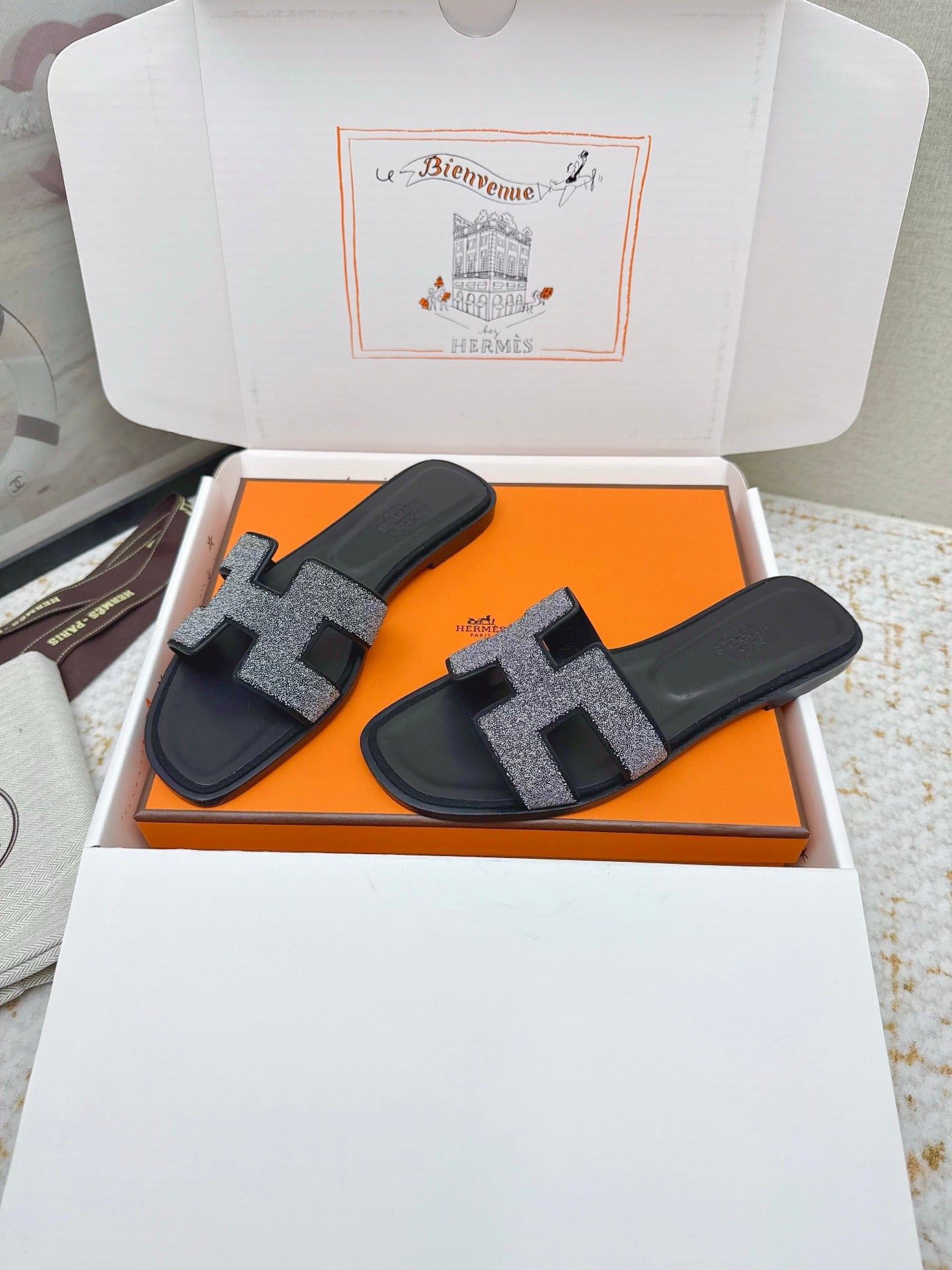 HM Oasis Sandals Black Cowhide 625260