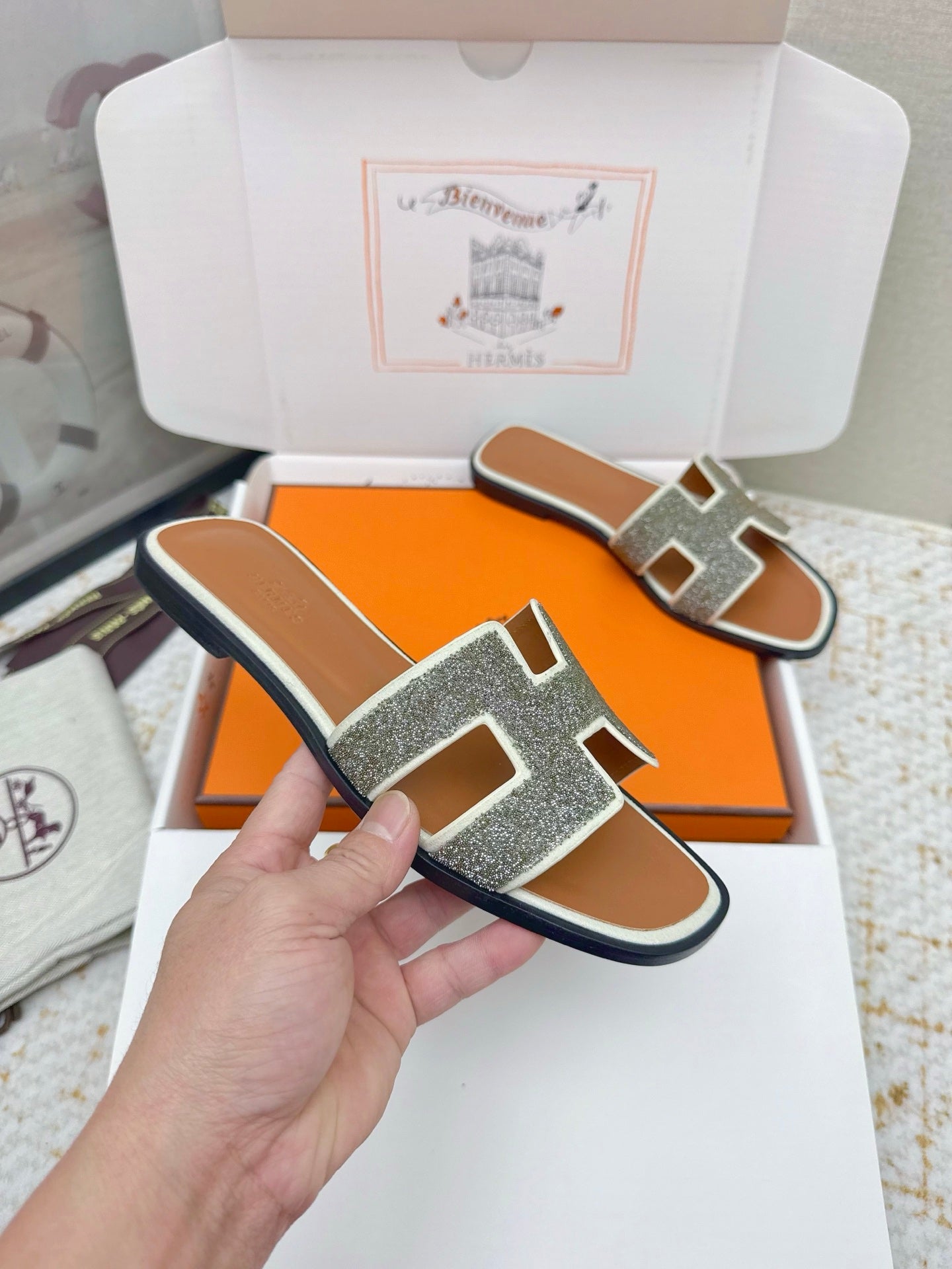 HM Oasis Sandals White Brown Suede Cowhide 625263