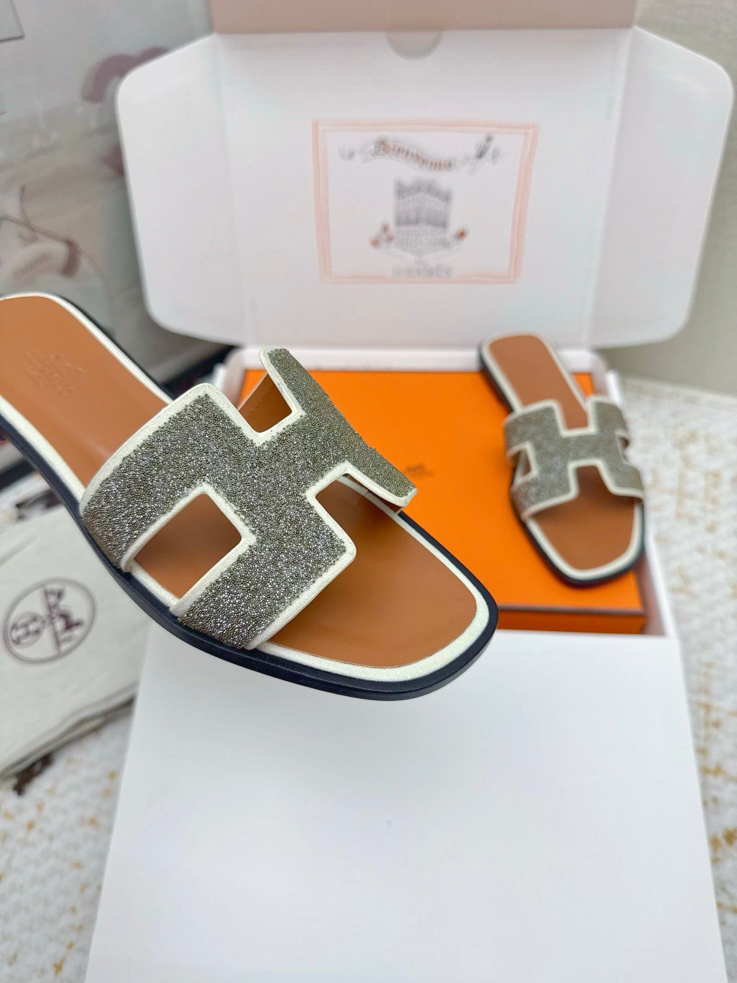 HM Oasis Sandals White Brown Suede Cowhide 625263