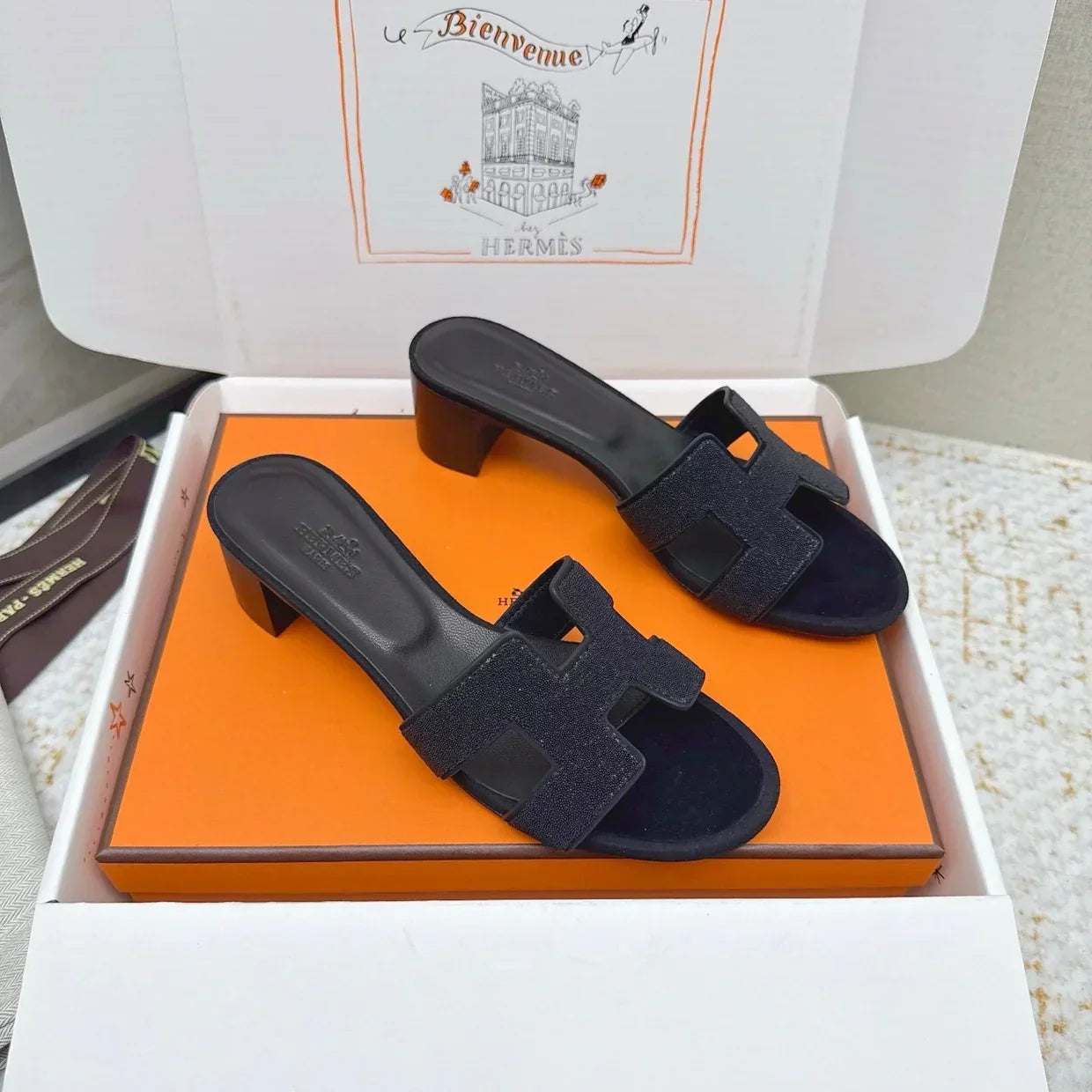 HM 26ss Oran Sandals 50 Black Rhinestone Cowhide 625266