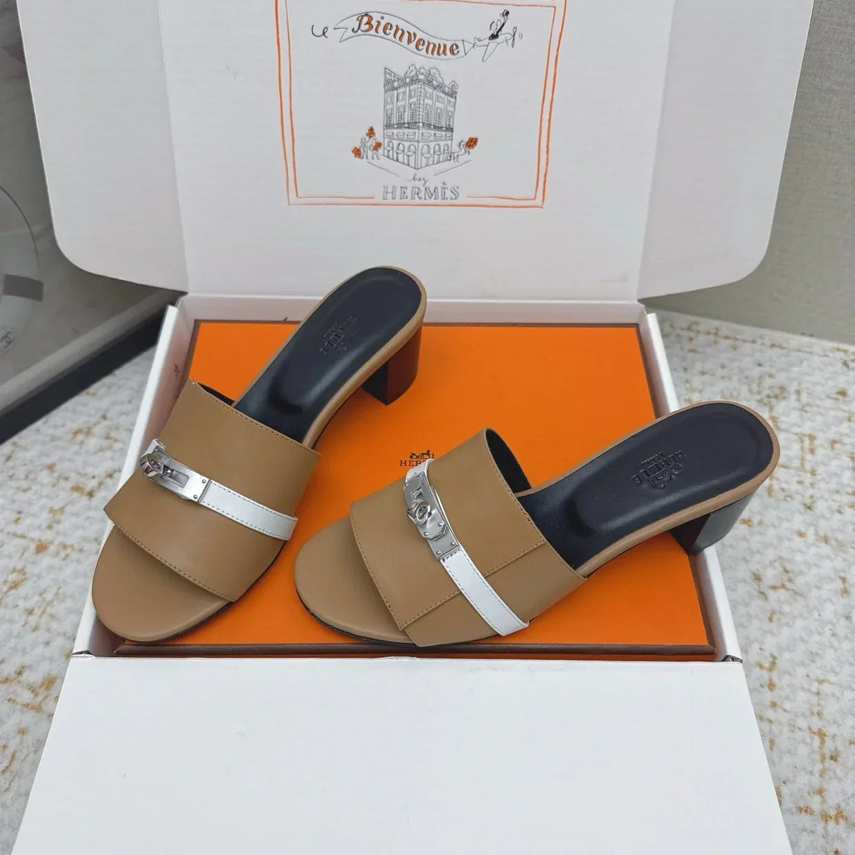 HM 26ss Oasis Sandals 50 Beige Camel Sheepskin Sliver Buckle 625174