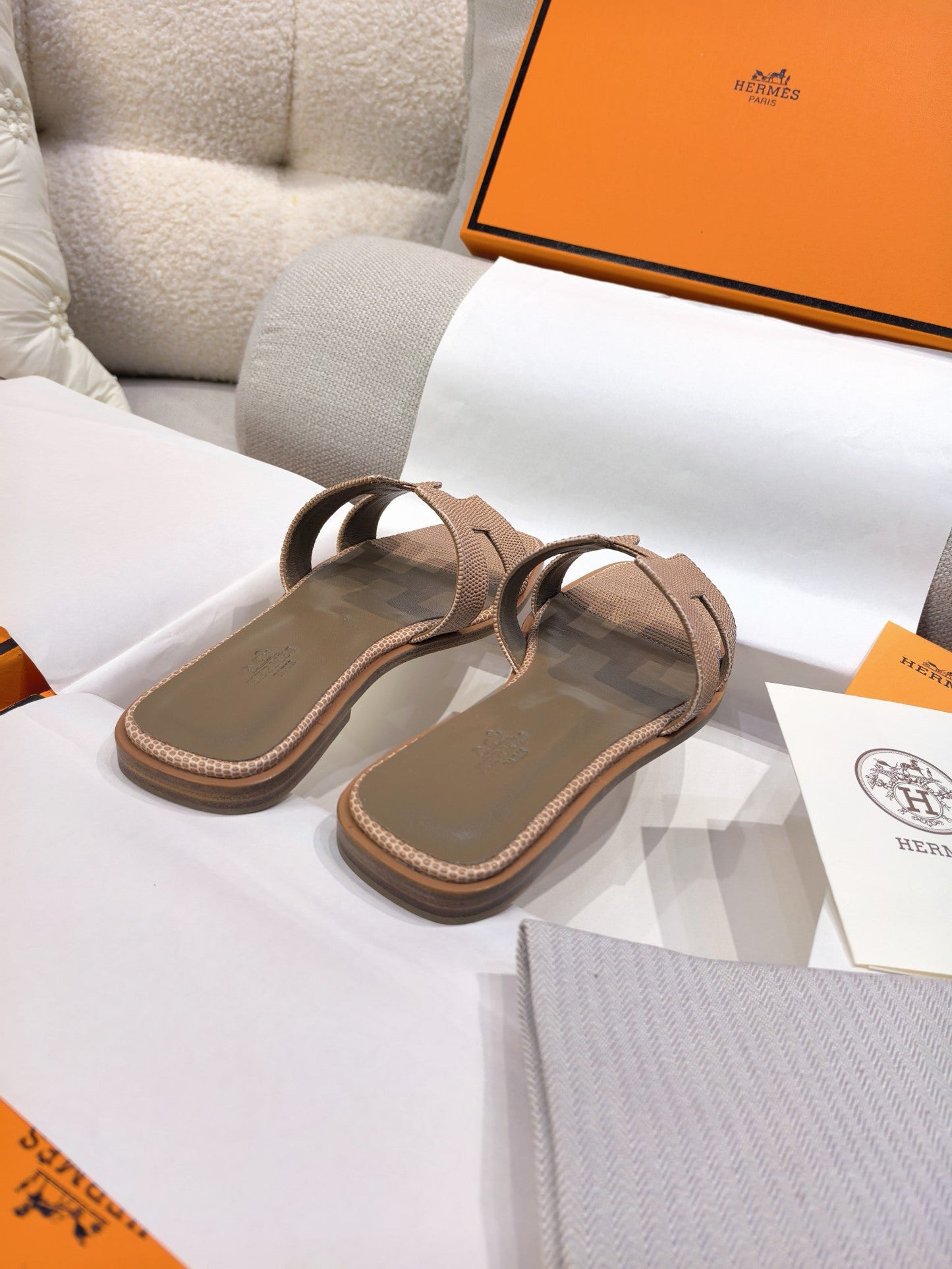 HM 26s Oran Sandal Light Brown Epsom 708456