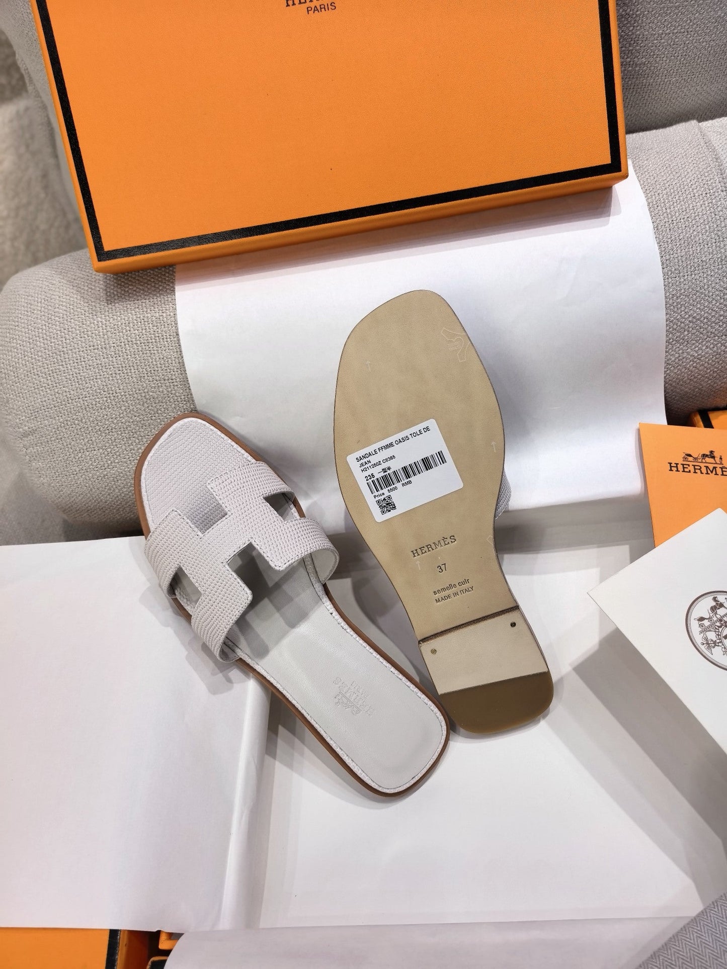 HM 26s Oran Sandal Light Grey Epsom 708458