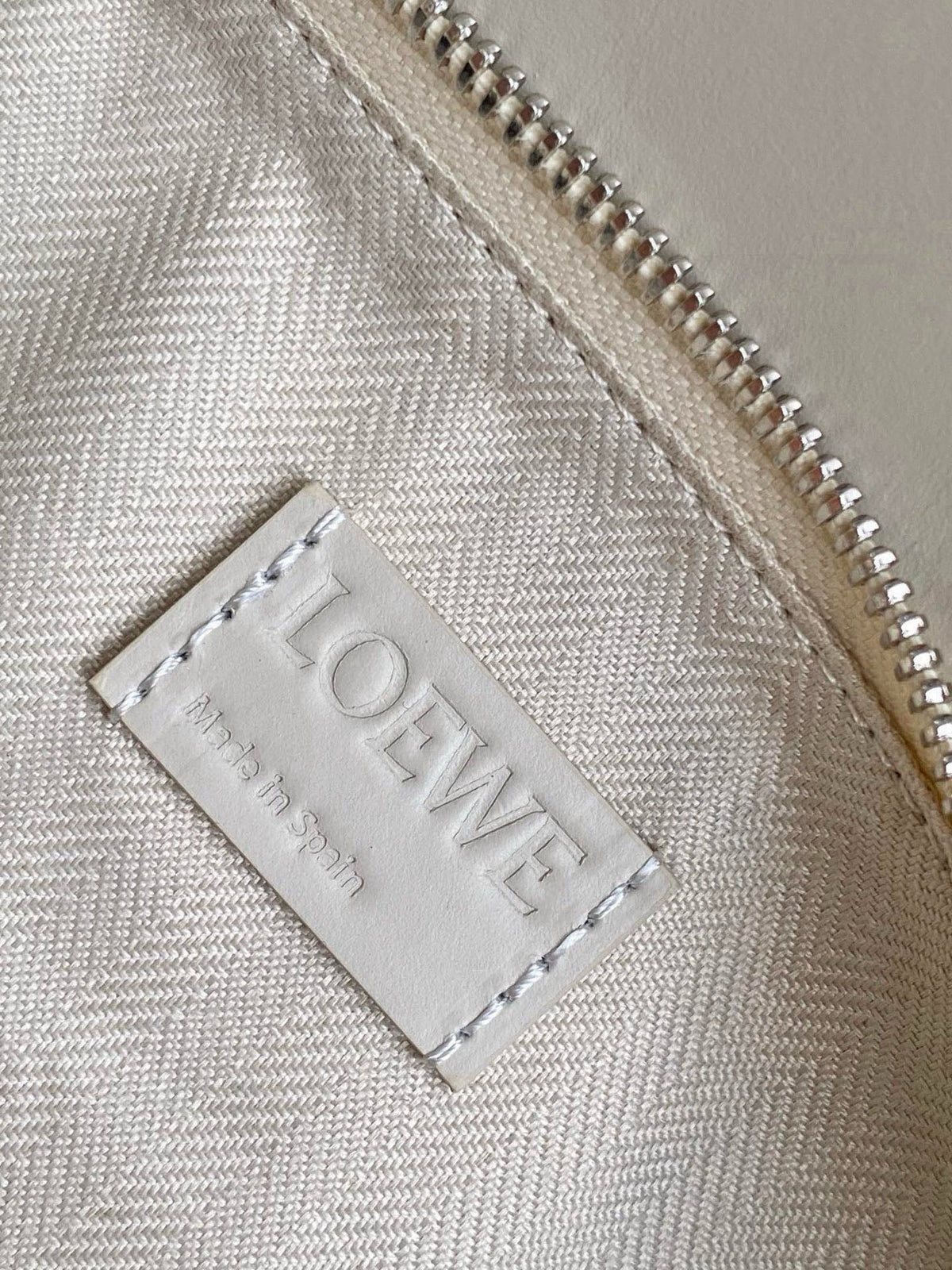 Loewe Puzzle Bag 24cm White Soft Nappa Calfskin