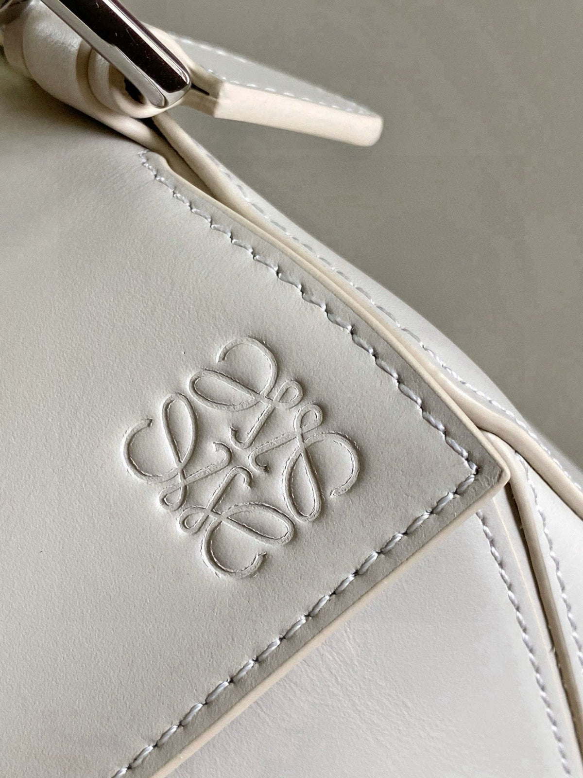 Loewe Puzzle Bag 24cm White Soft Nappa Calfskin