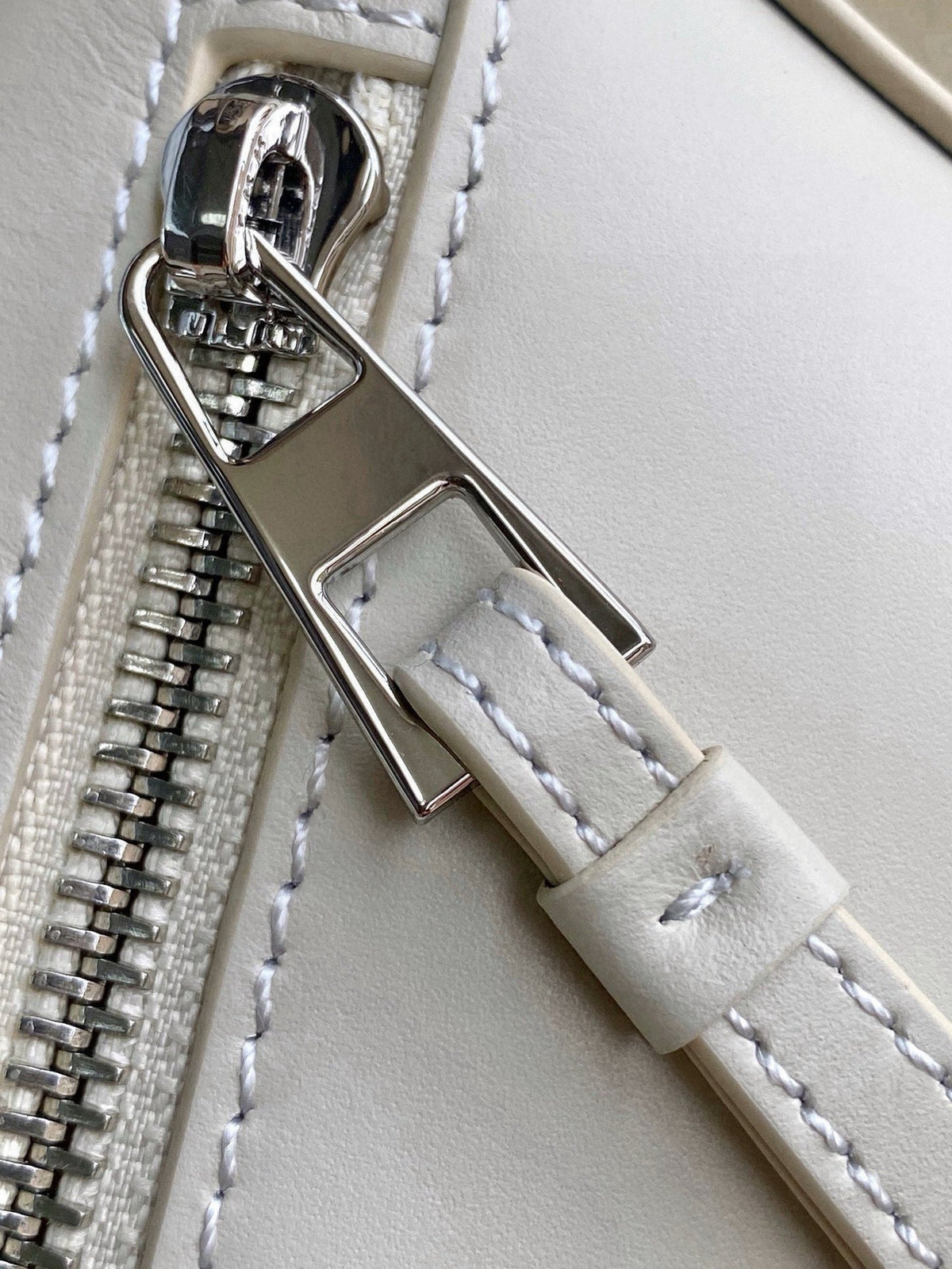 Loewe Puzzle Bag 24cm White Soft Nappa Calfskin