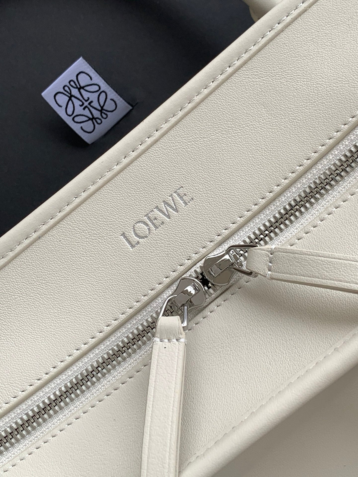 Loewe 2026 Amazona 180 Bag 24cm White Soft Calfskin
