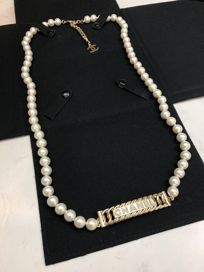 CHANEL 25S CHAIN BELT IN WHITE PEARL 615991
