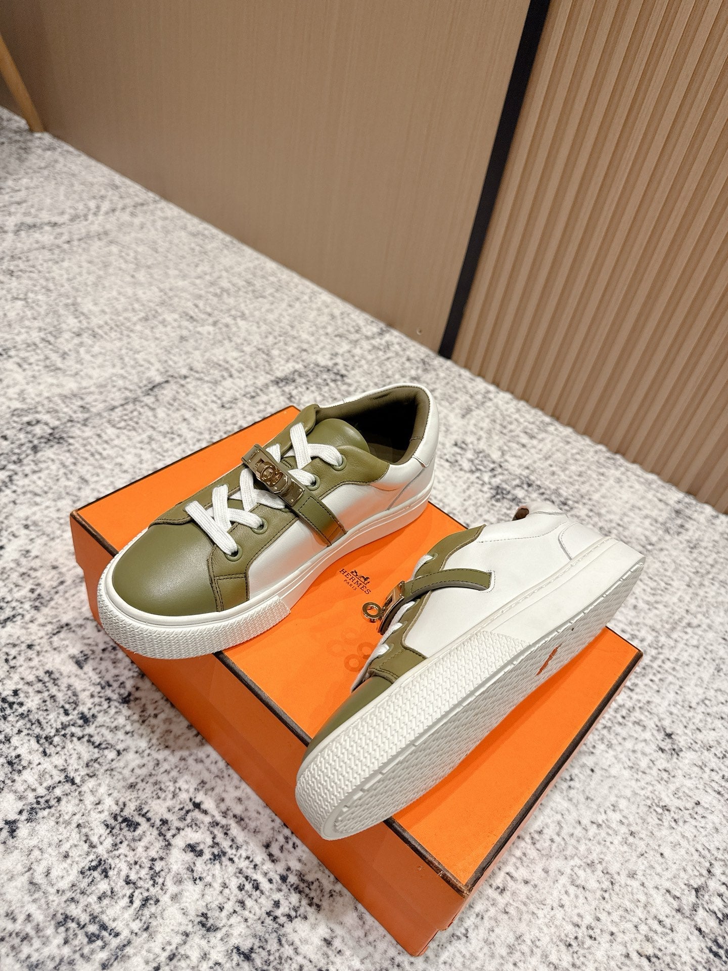 HM Casual Sneakers Sliver Buckle Olive With White Leather