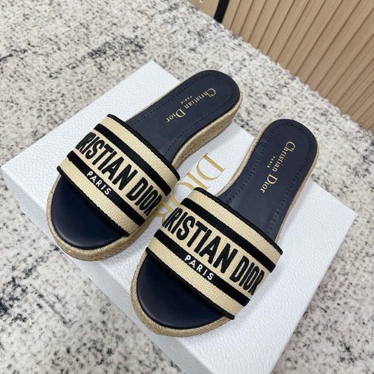 CD 26s Platform Embroidered Sandals Beige Navy Blue Canvas Leather 643501