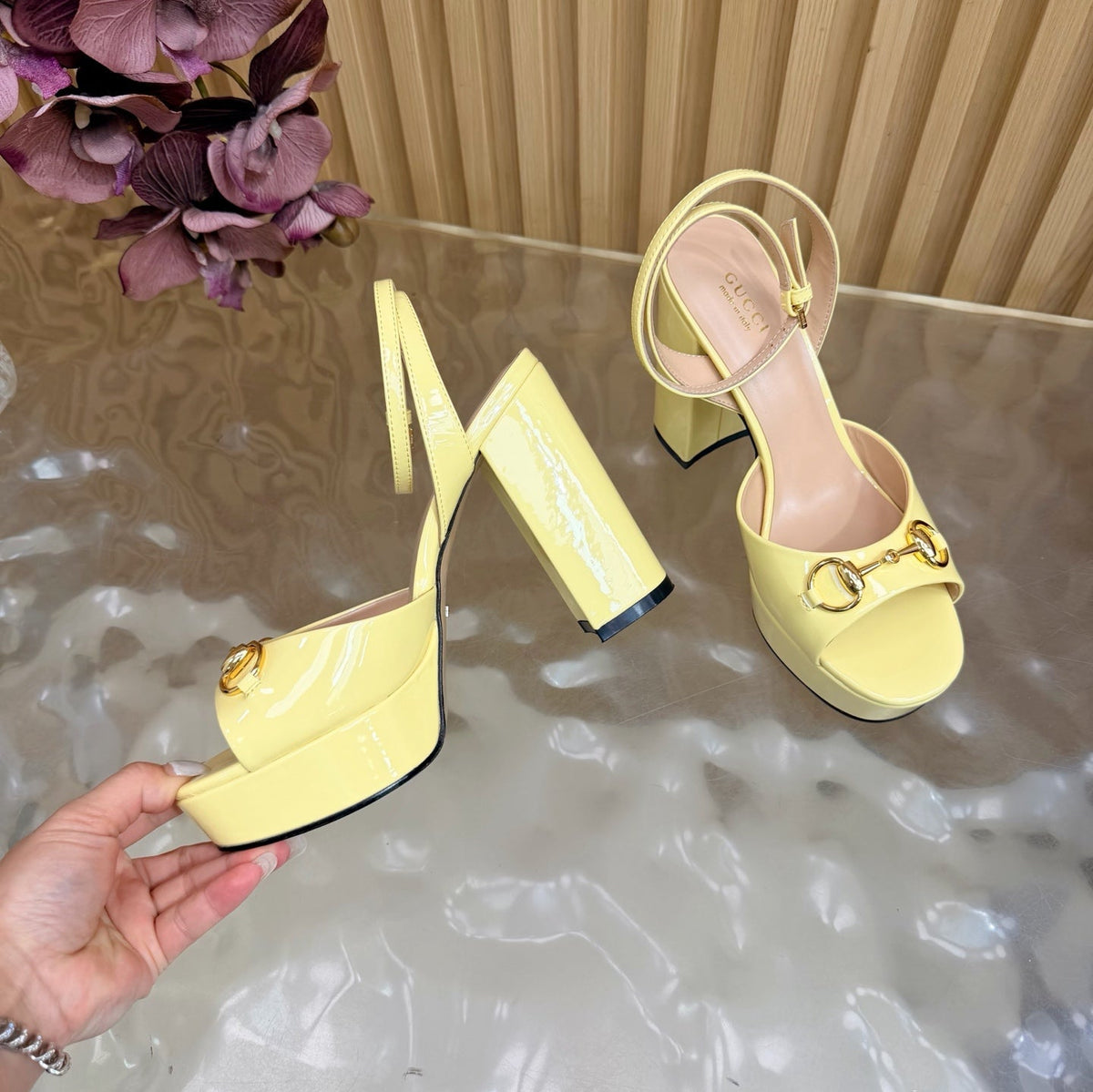 GG 26s Horsebit Platform Sandals 11cm Light Yellow Patent Leather 886499