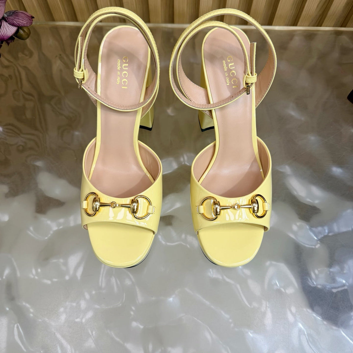 GG 26s Horsebit Platform Sandals 11cm Light Yellow Patent Leather 886499