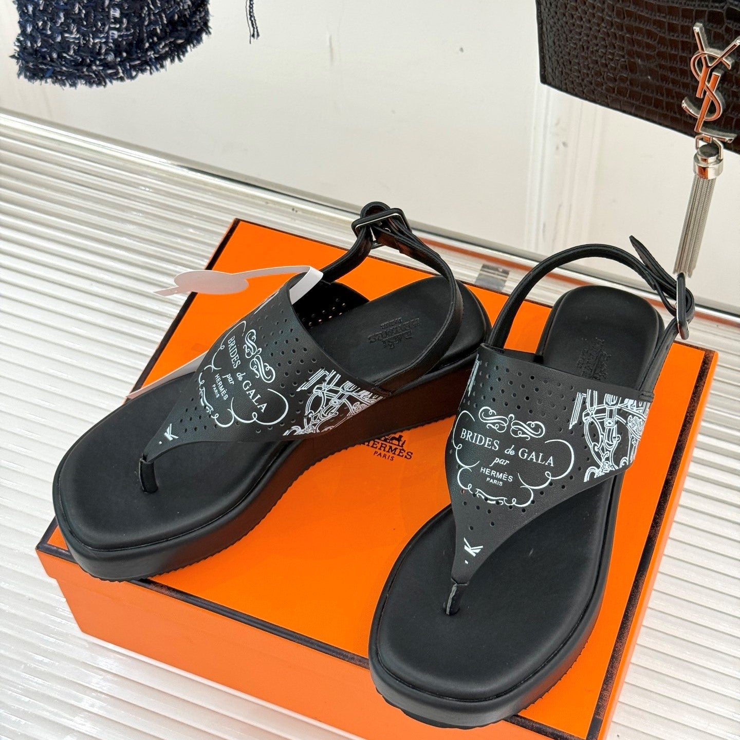 HM 26s Sandales 4.5cm Karima Black Sheepskin 675646