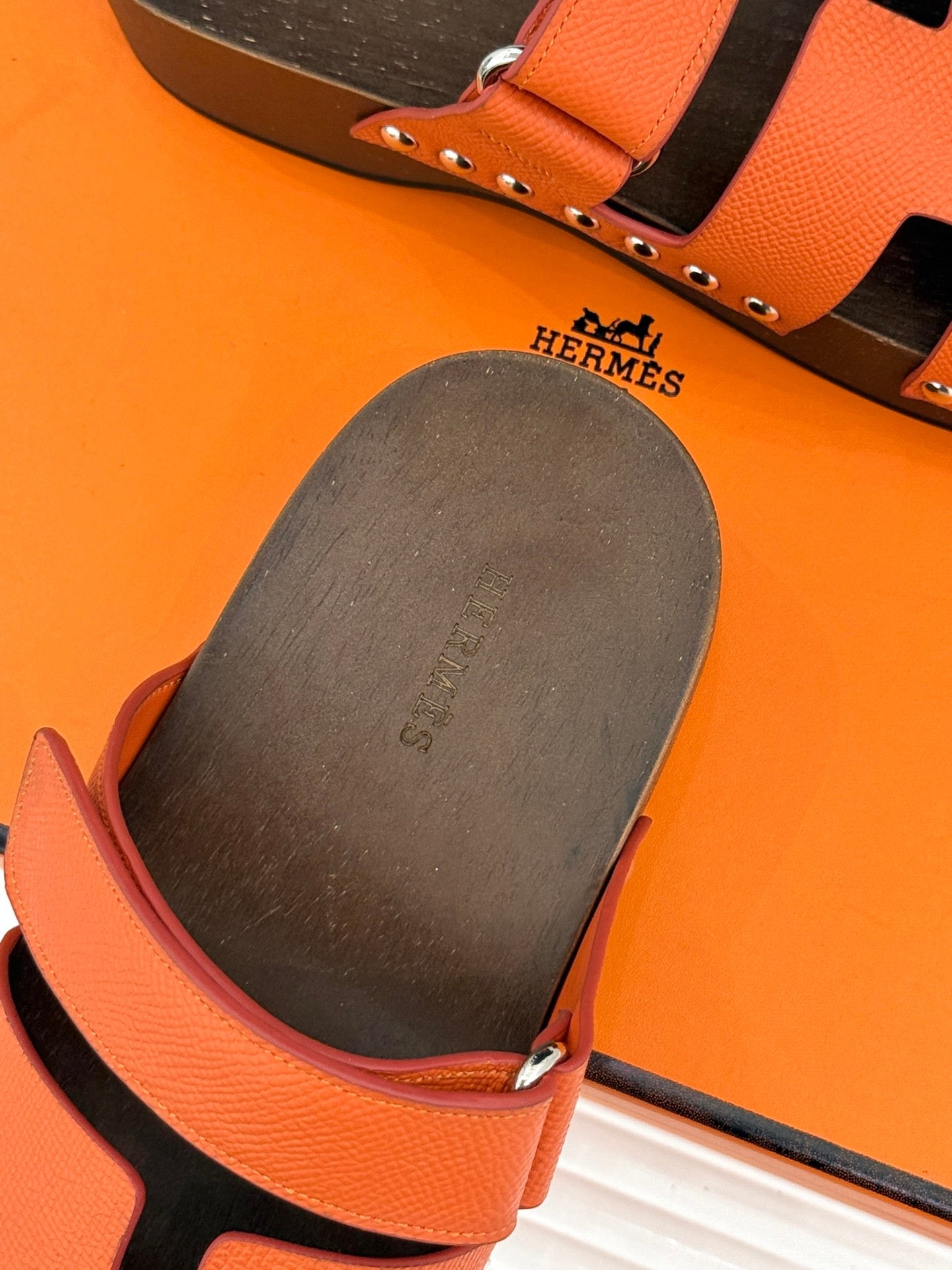 HM 26s Kos Clog 40 Orange Calfskin Dark Wood 675688