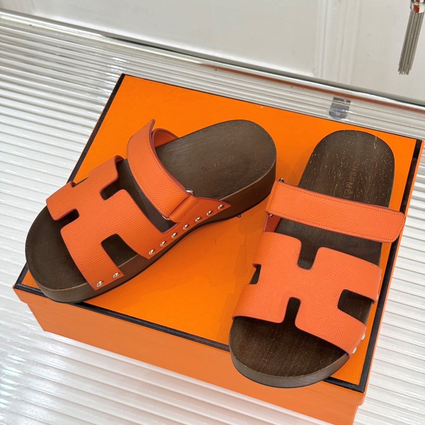 HM 26s Kos Clog 40 Orange Calfskin Dark Wood 675688