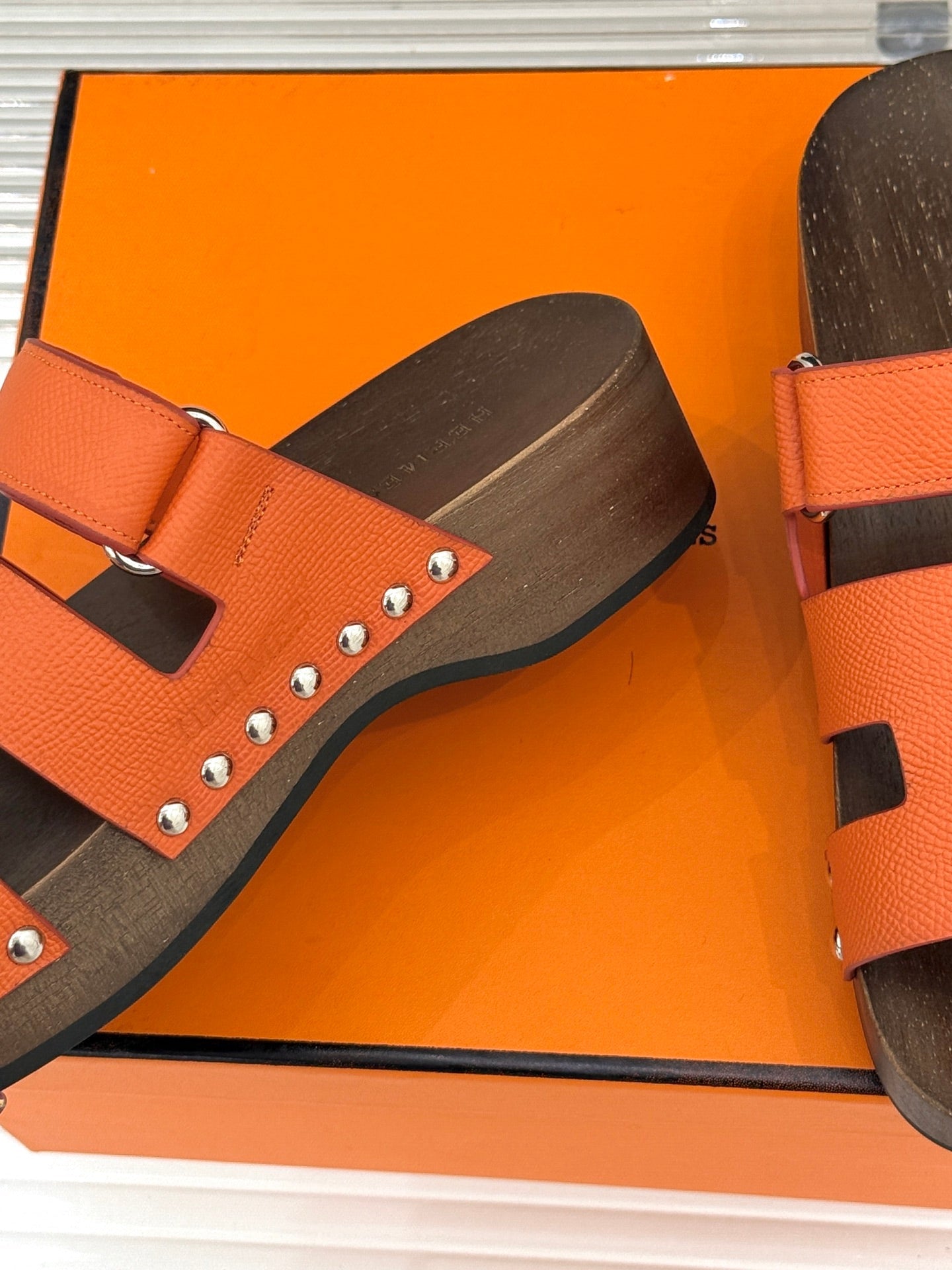 HM 26s Kos Clog 40 Orange Calfskin Dark Wood 675688