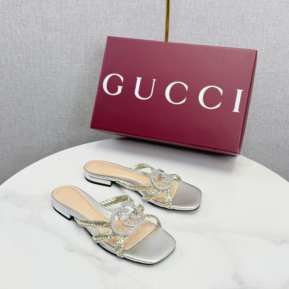 GG 26s Slippers With Crystal Interlocking G Sliver Leather 639930