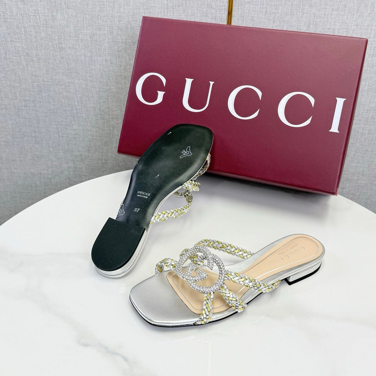 GG 26s Slippers With Crystal Interlocking G Sliver Leather 639930