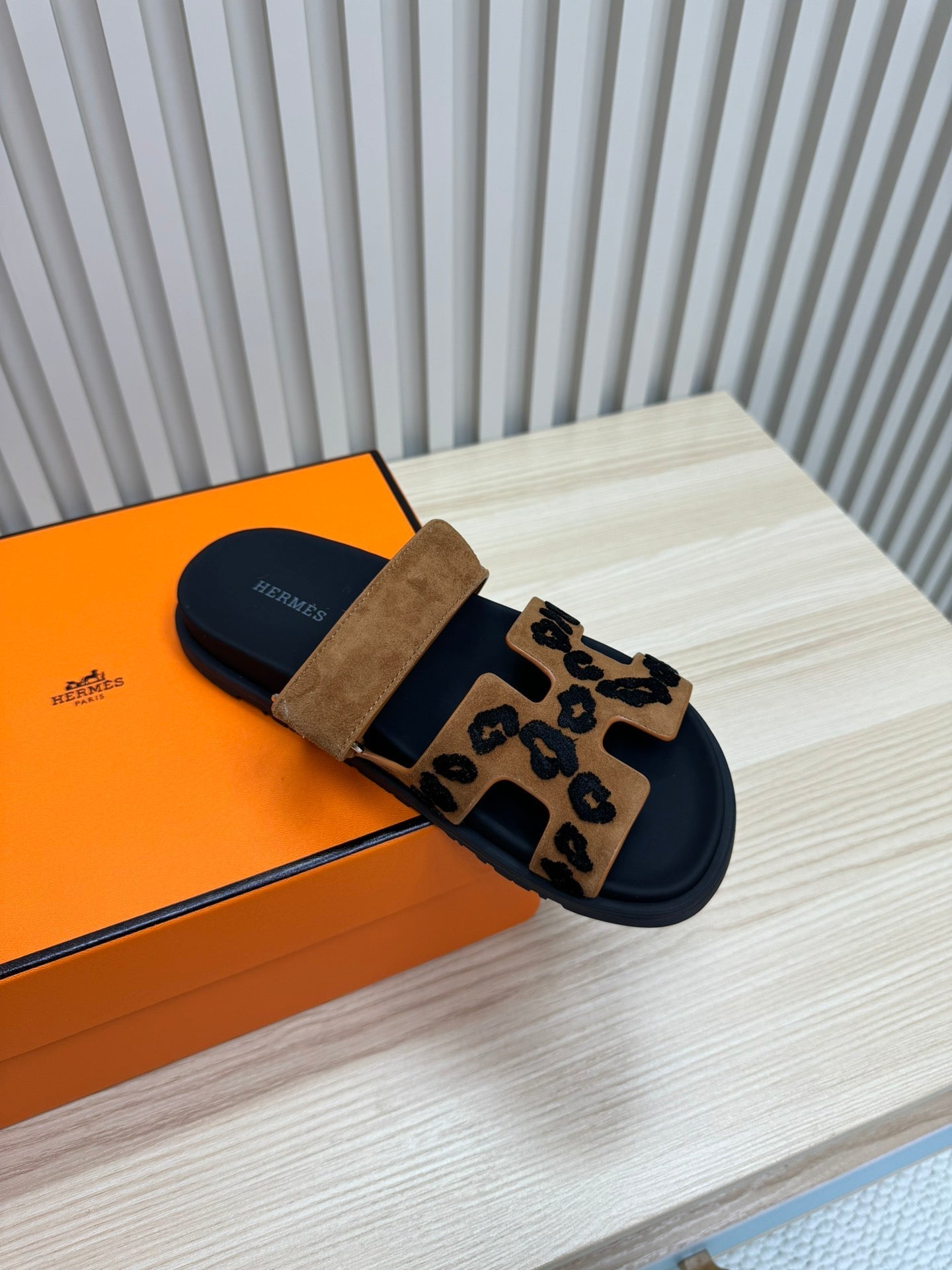HM Chypre Sandal Black Camel Suede Wool Leather 618574