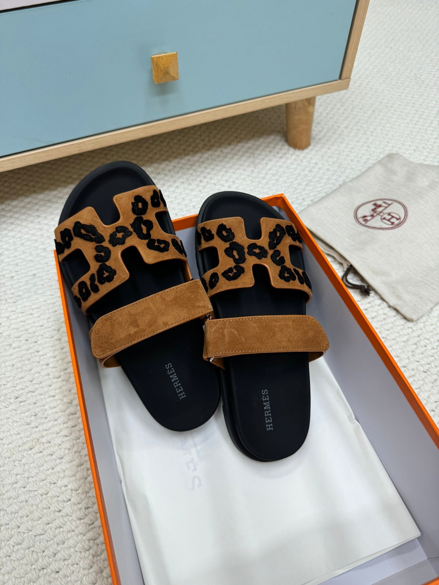HM Chypre Sandal Black Camel Suede Wool Leather 618574