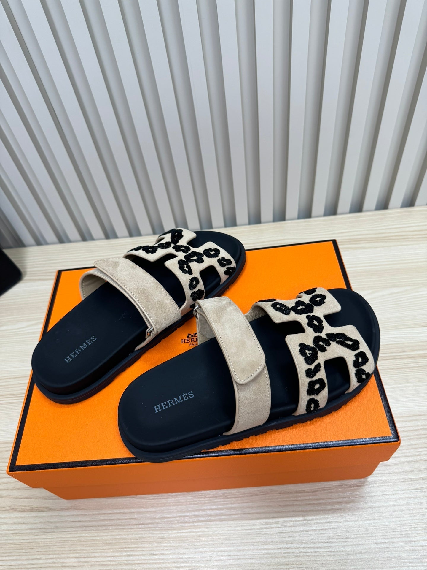 HM Chypre Sandal Black Taupe Suede Wool Leather 618575