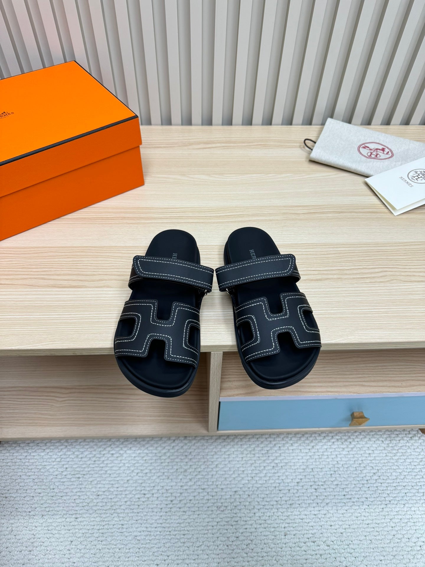 HM Chypre Sandal Hemming Black Cowhide 618589
