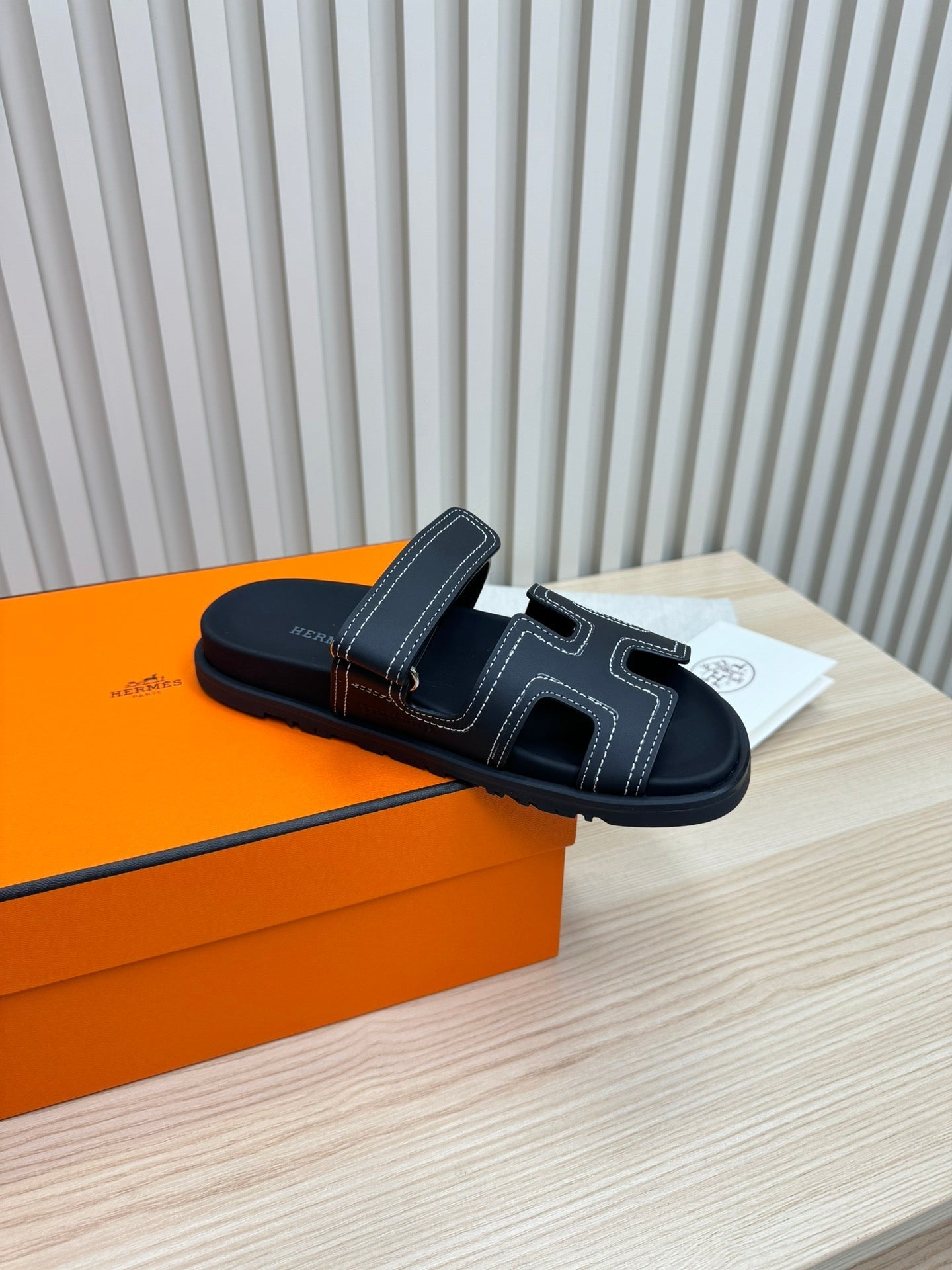 HM Chypre Sandal Hemming Black Cowhide 618589