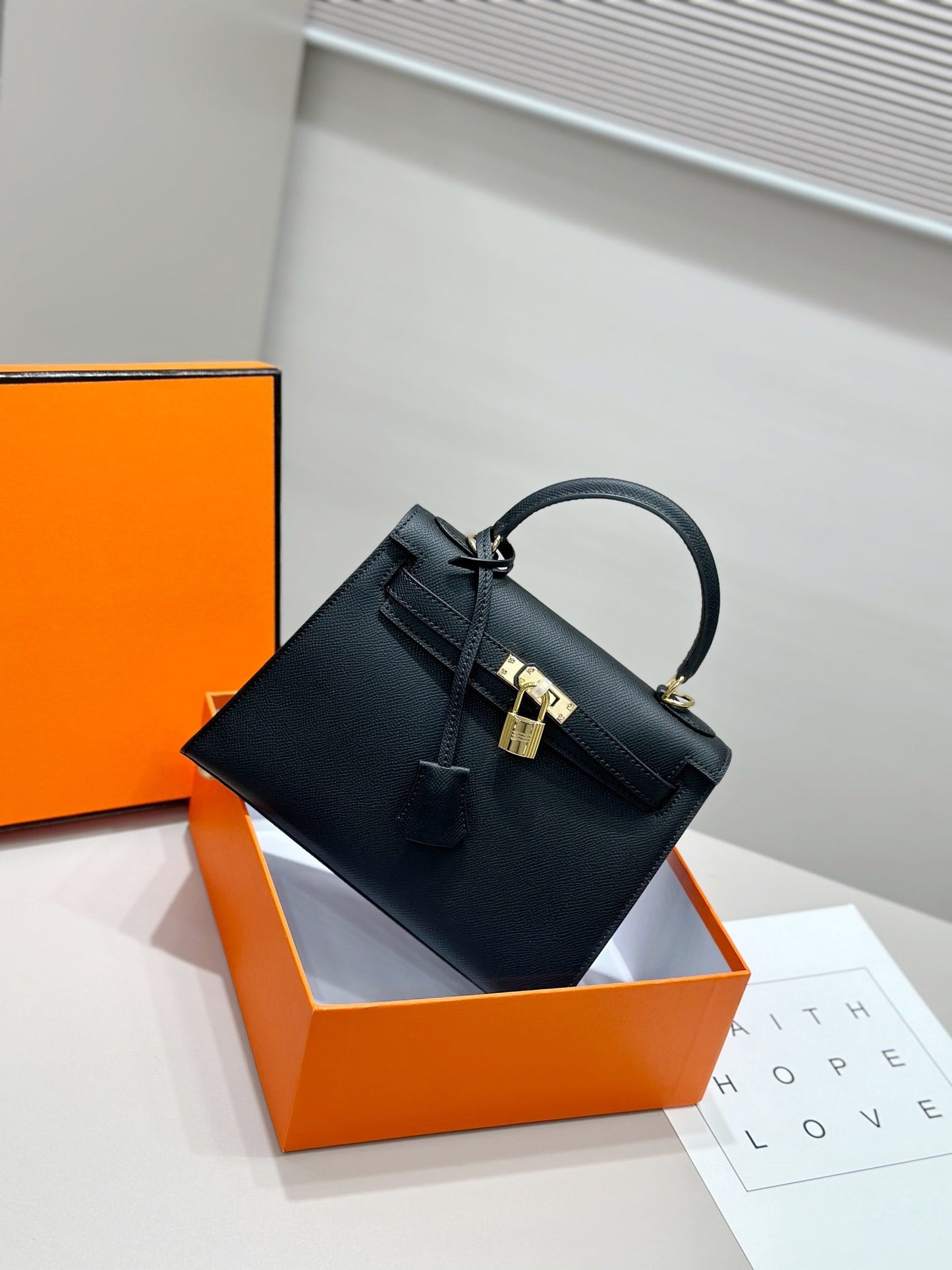 HM Kelly 25cm Black Epsom Leather Gold Hardware 001